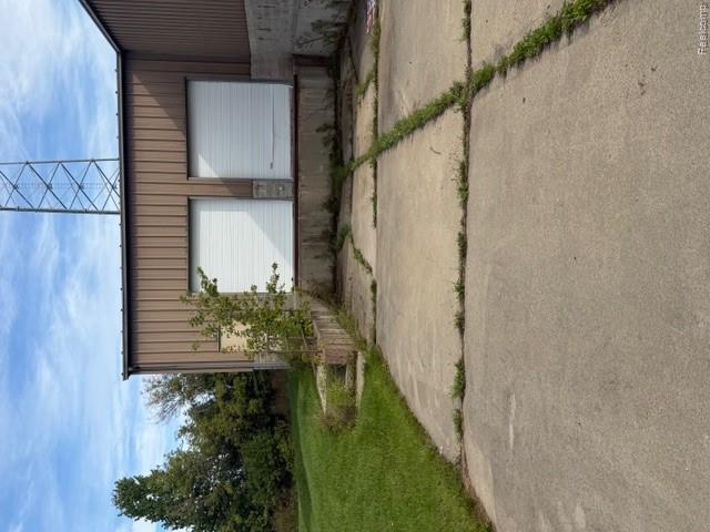 352 County Center Street Property Photo 5