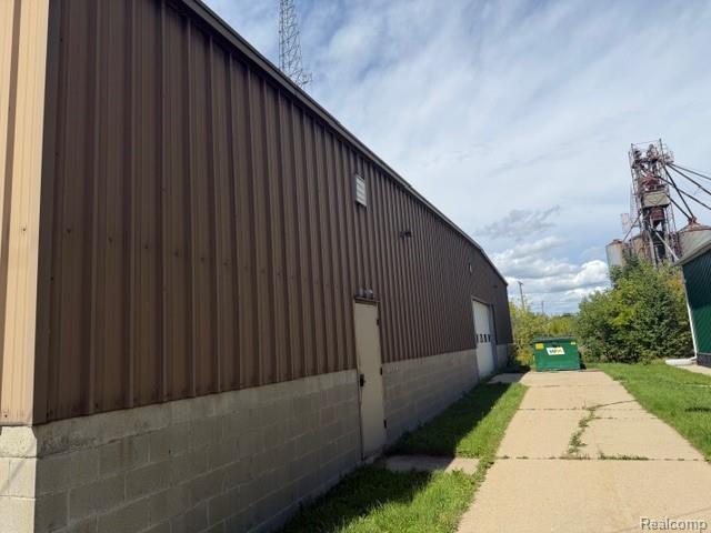352 County Center Street Property Photo 6