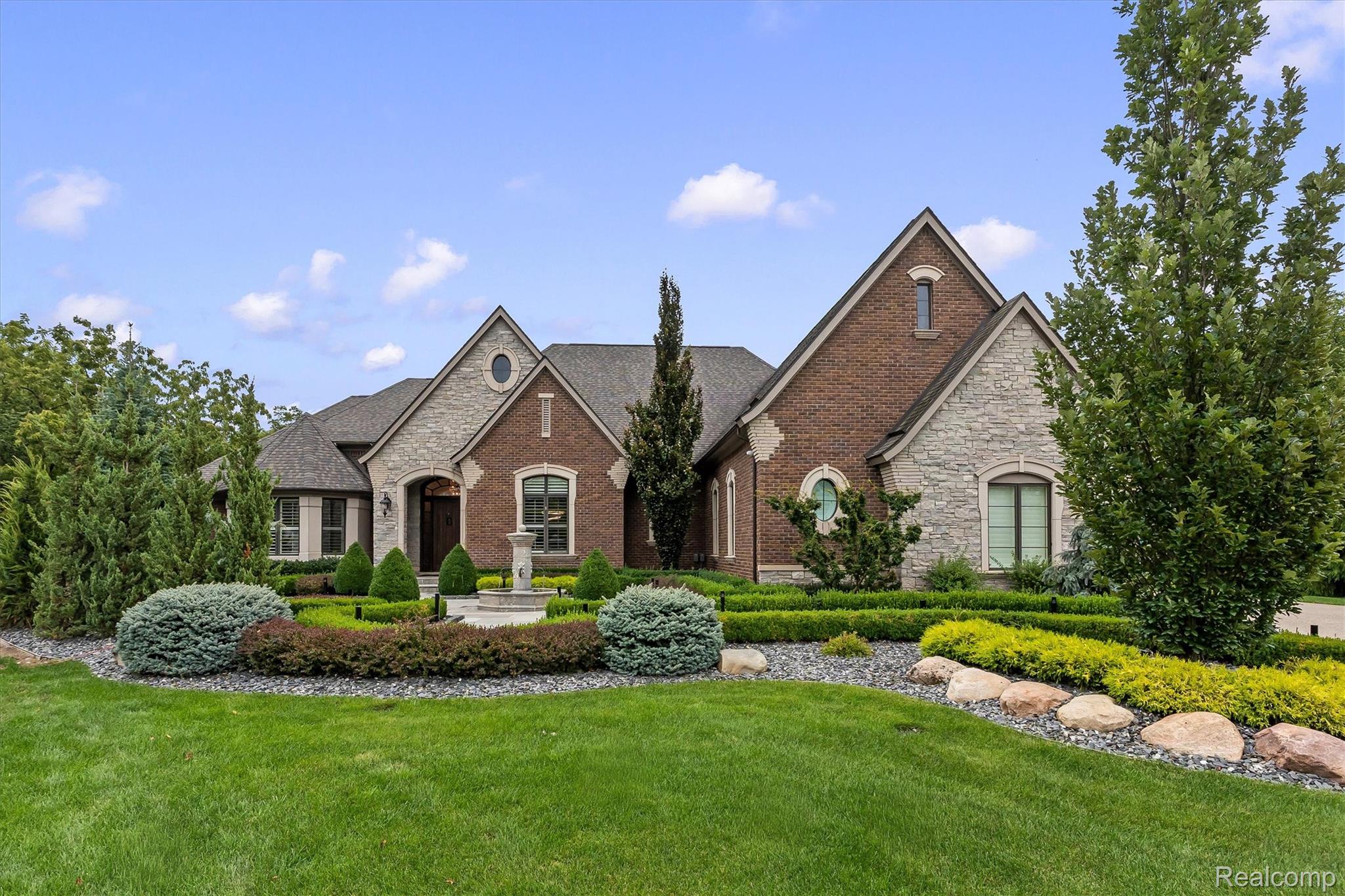 2475 Creekside Court Property Photo 1