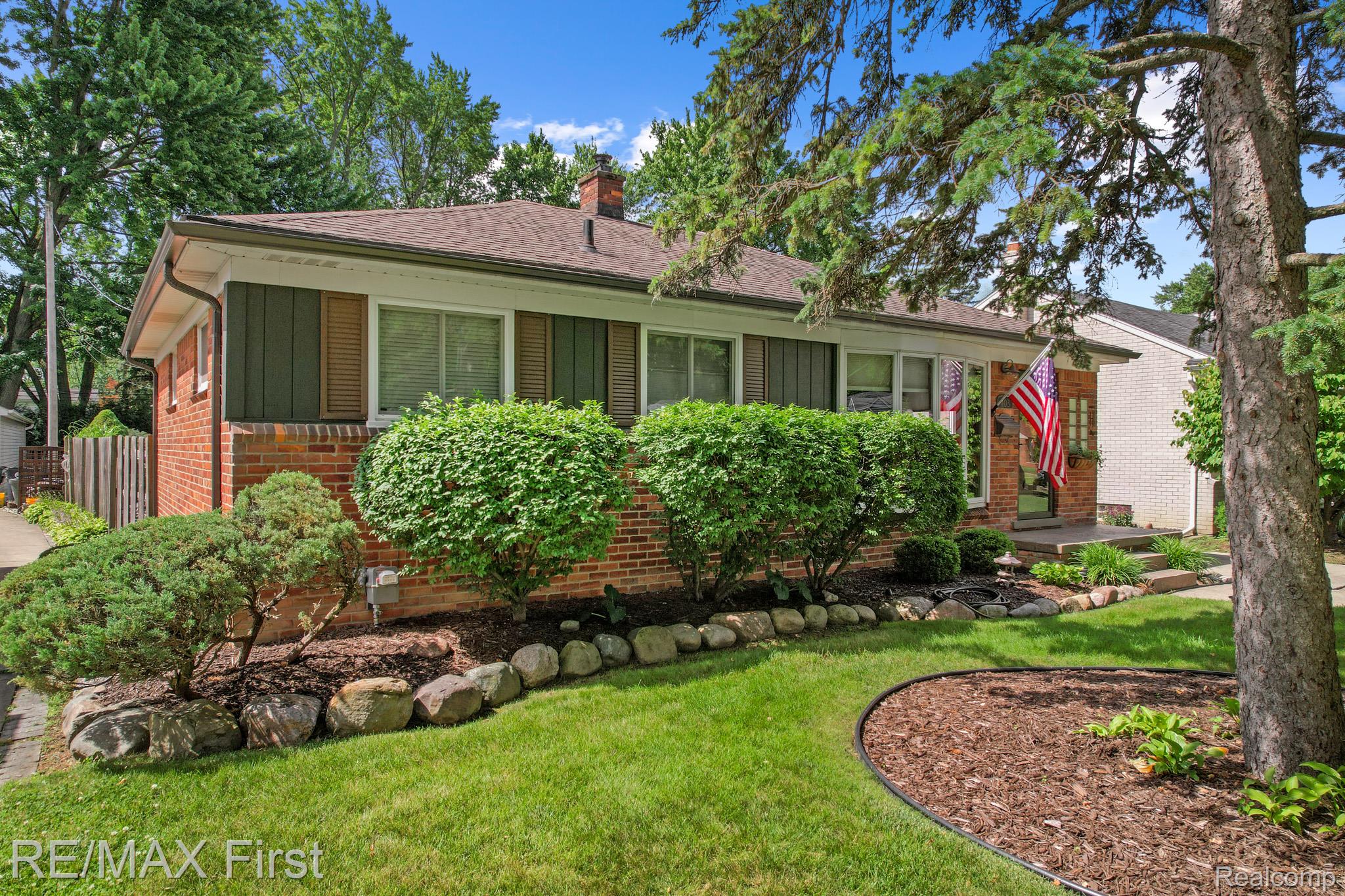1103 W Webster Road Property Photo 1
