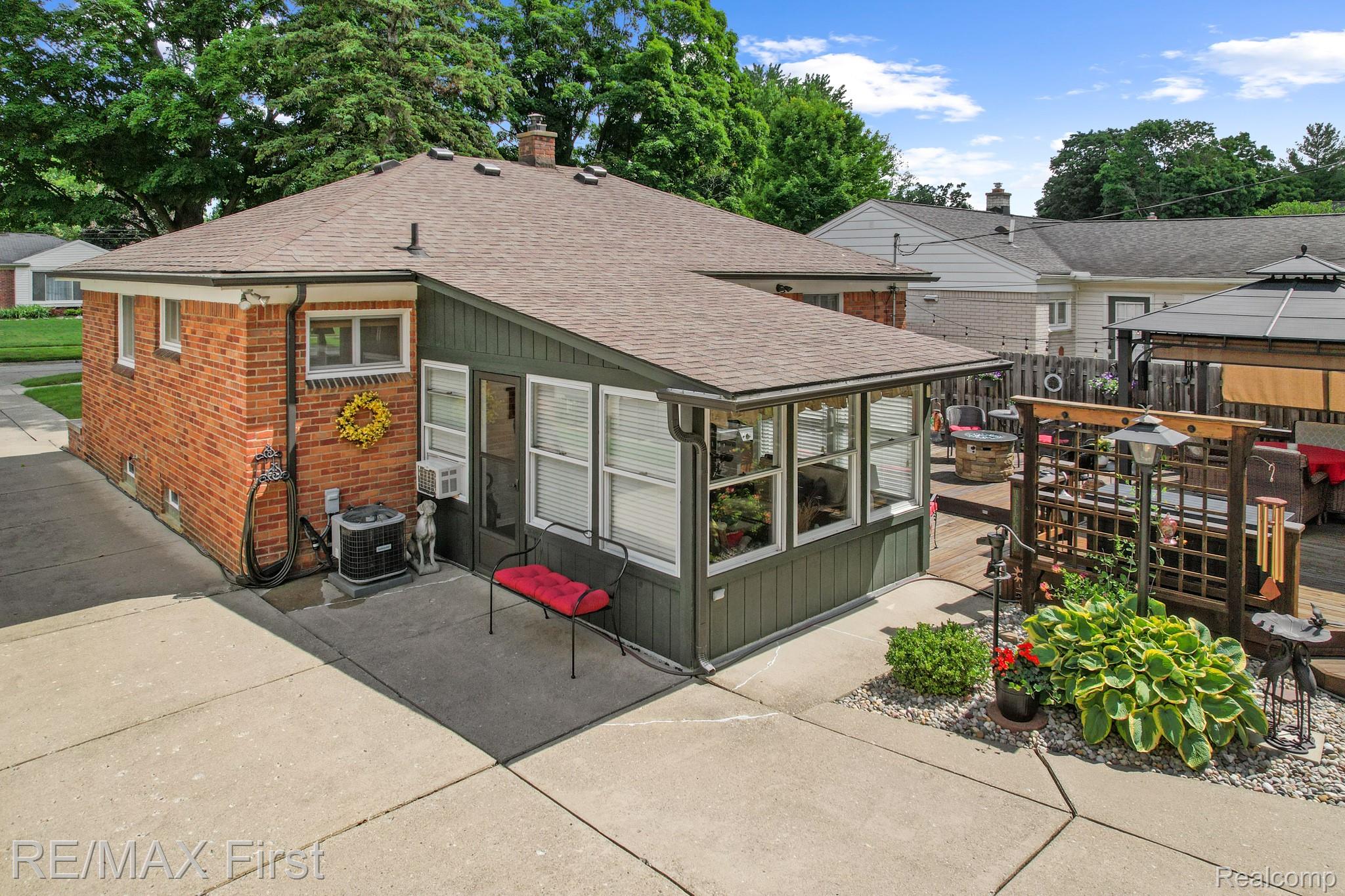 1103 W Webster Road Property Photo 3