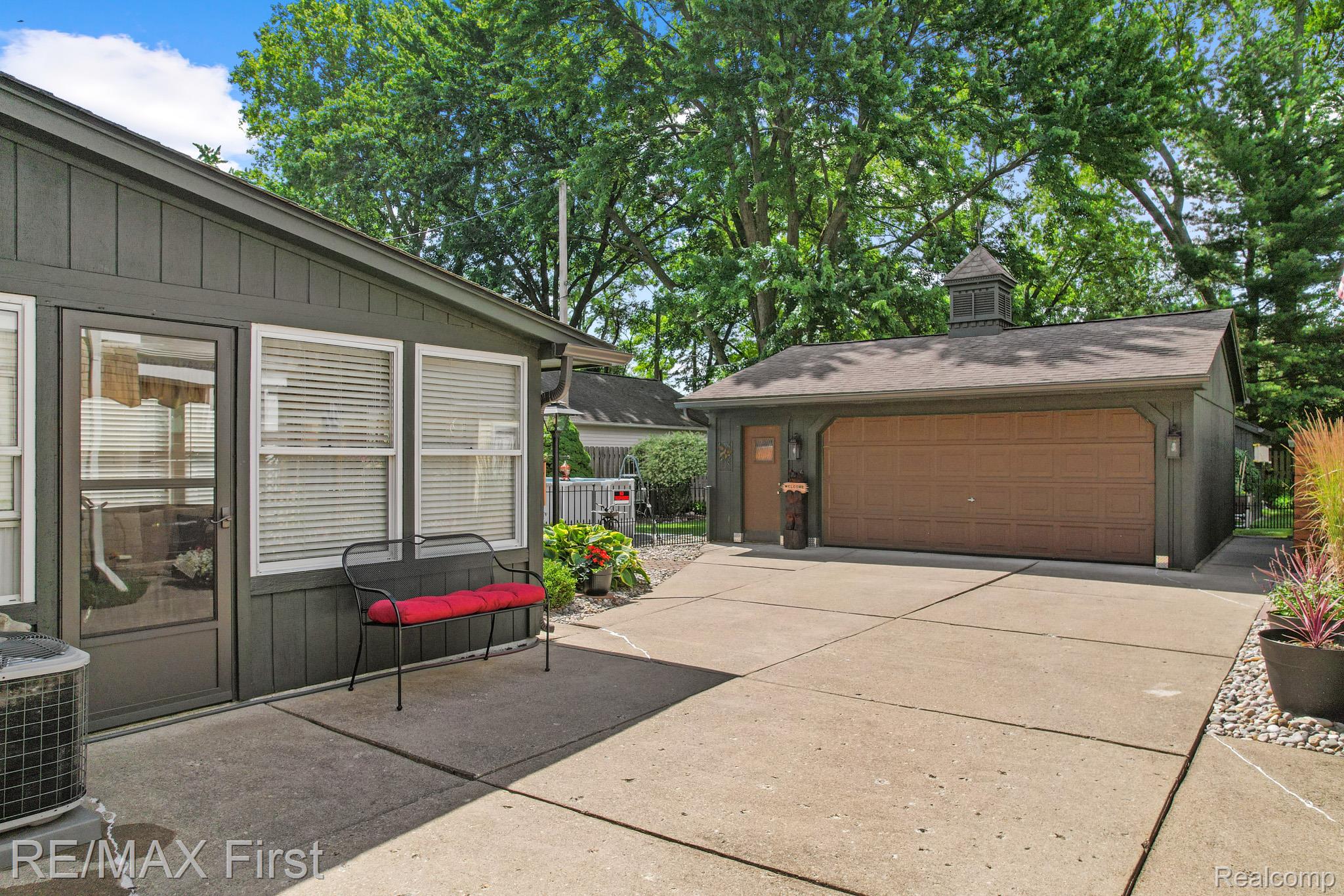 1103 W Webster Road Property Photo 5