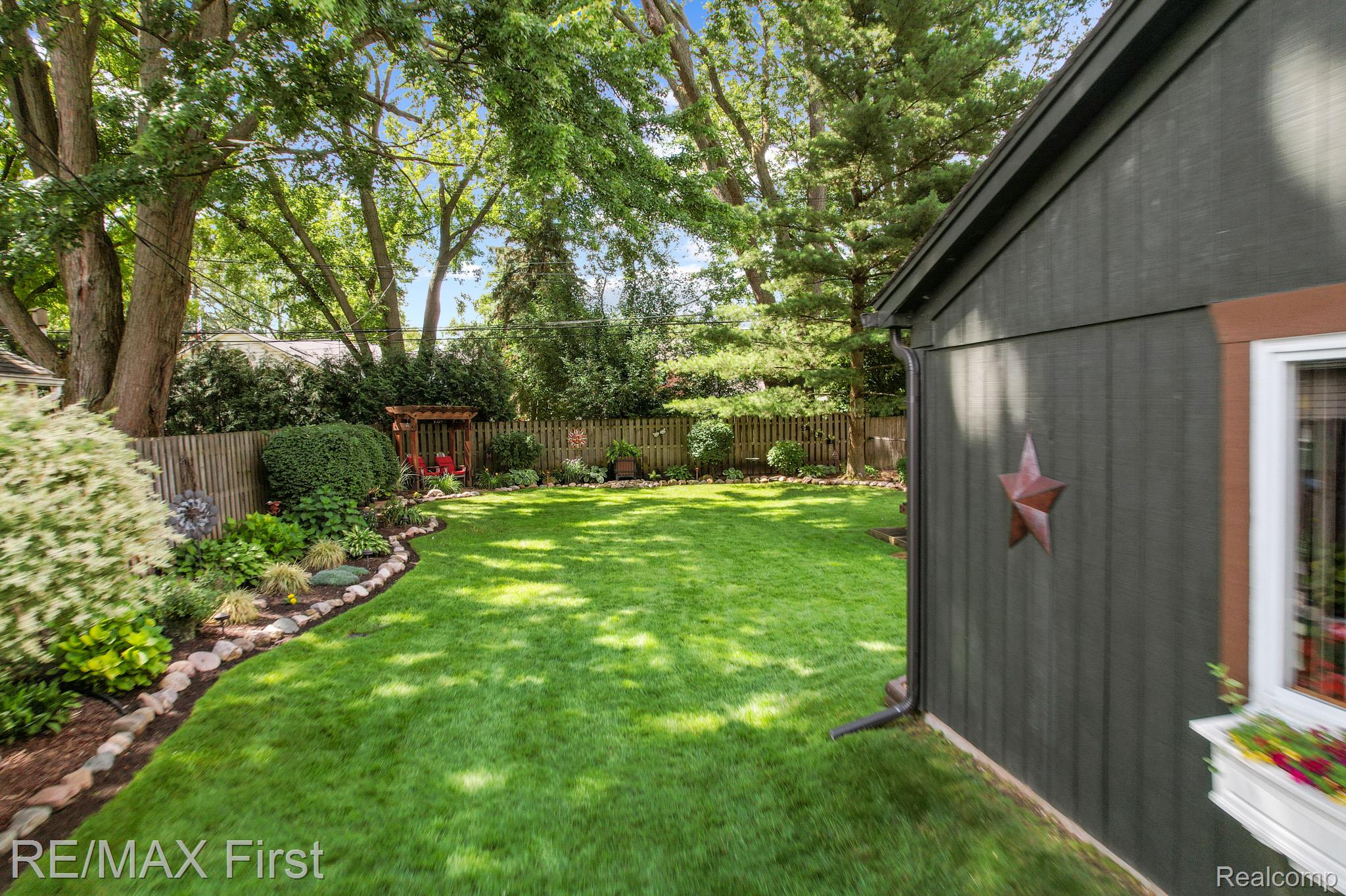1103 W Webster Road Property Photo 8