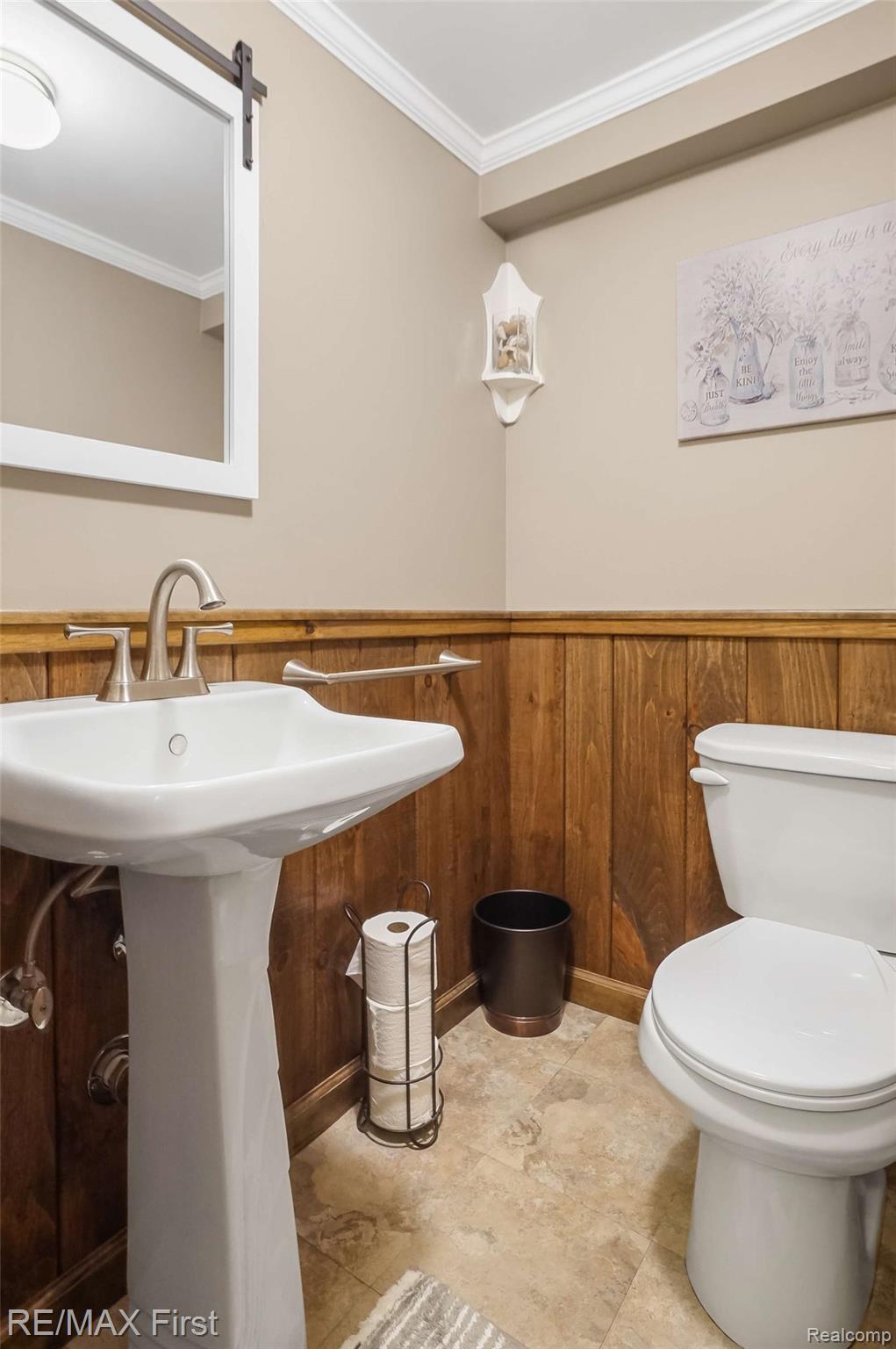 1103 W Webster Road Property Photo 32