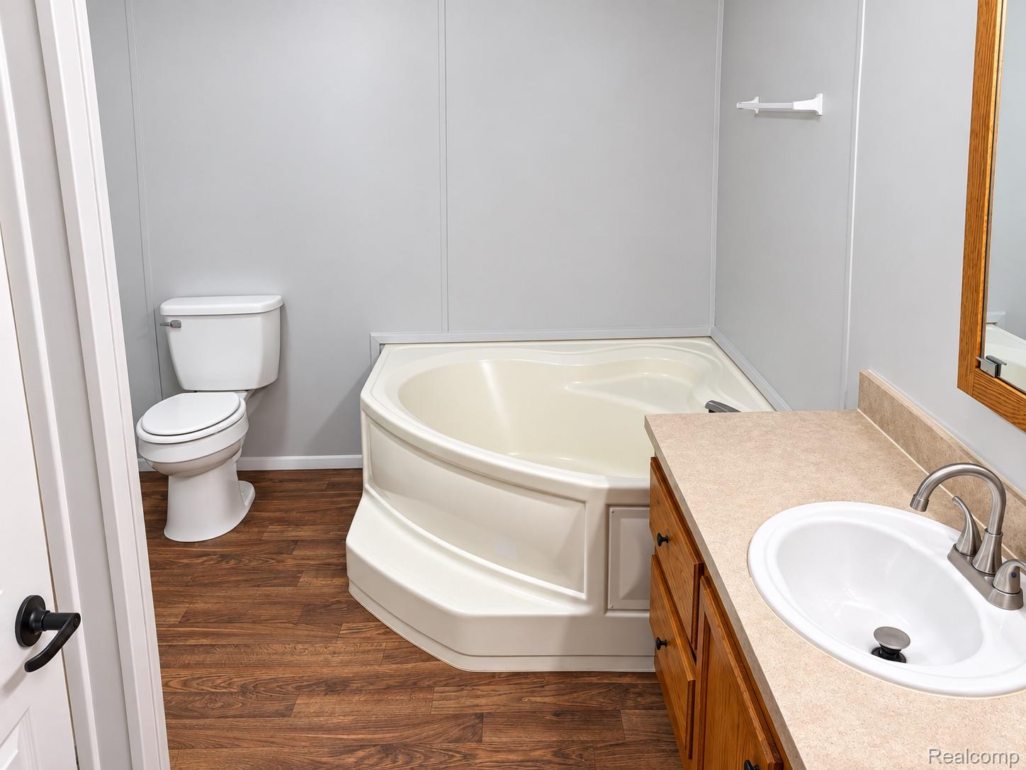 29 Brookfield Property Photo 11