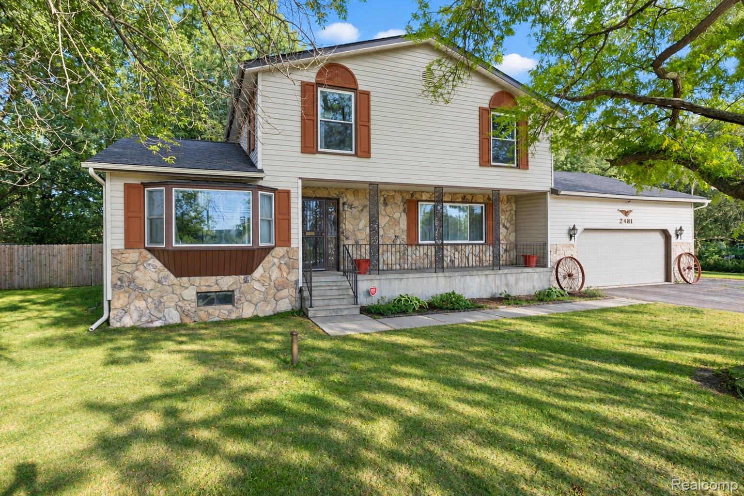 2481 S Genesee Road Property Photo 1