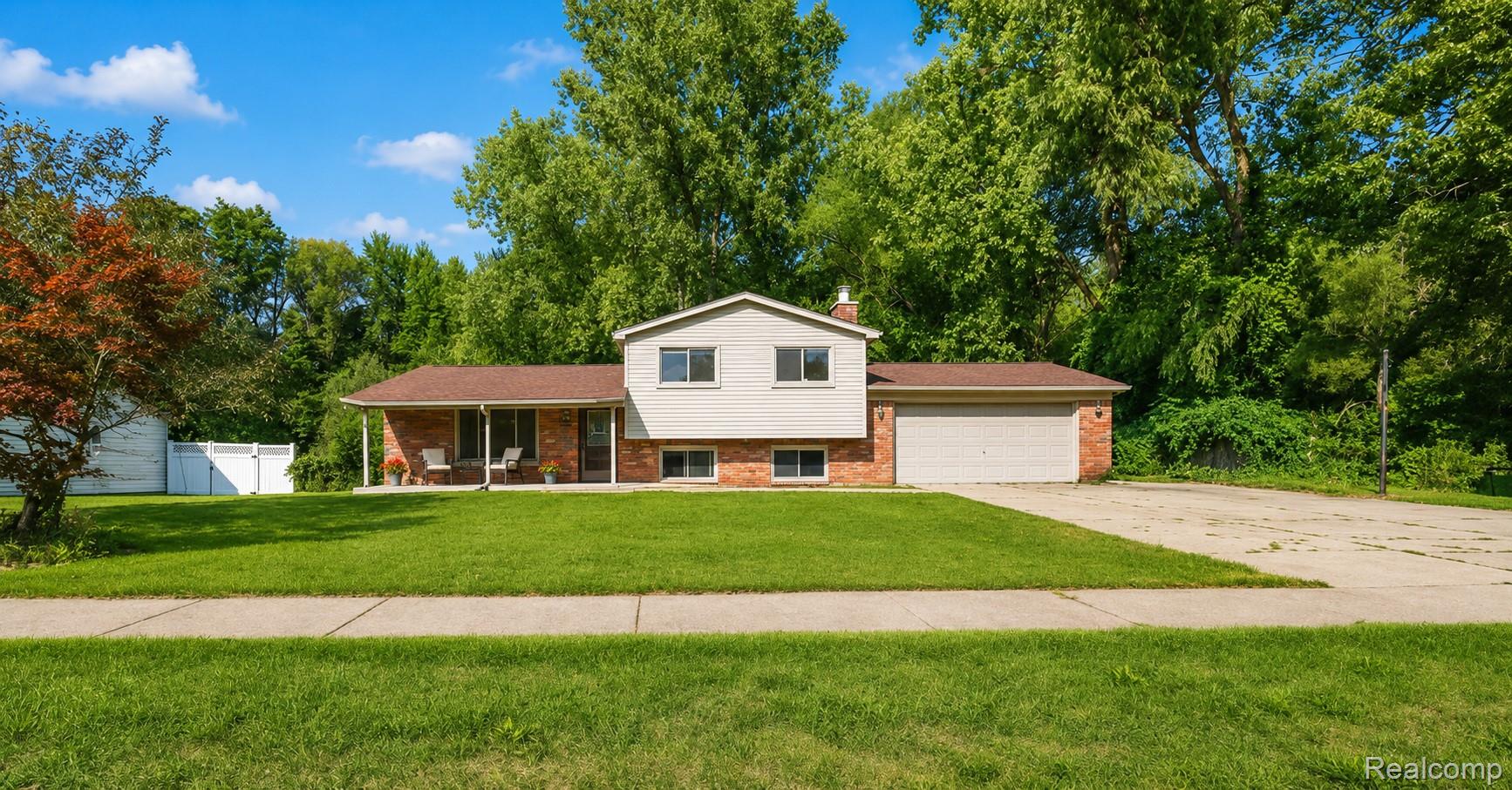 2877 Burgess Hill Drive Property Photo 1