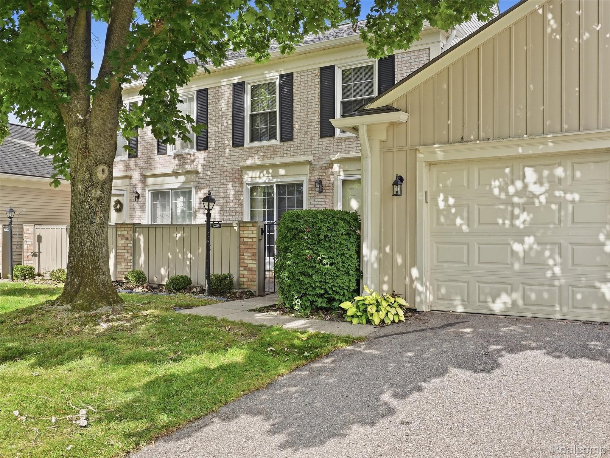 1204 Kings Cove Drive Property Photo 1