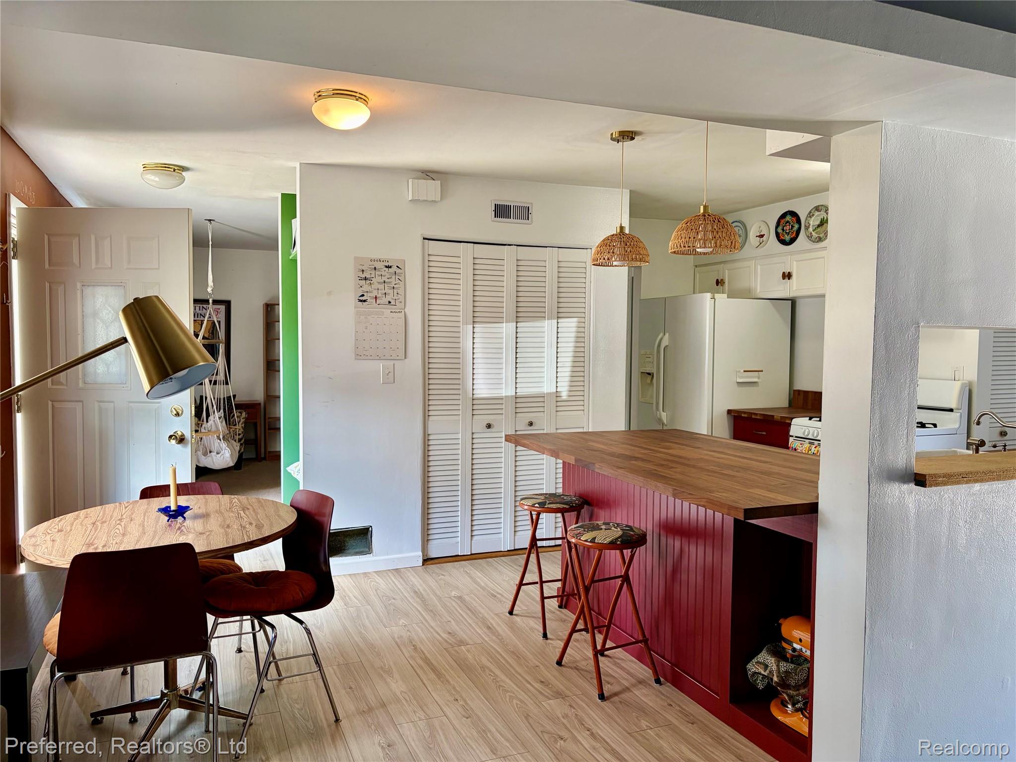 515 Forest Street Property Photo 4