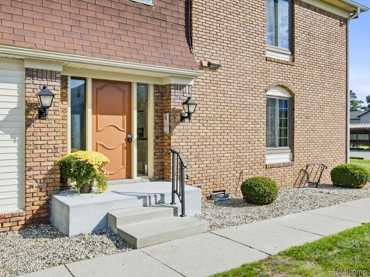 1900 River Road 6 Property Photo 1