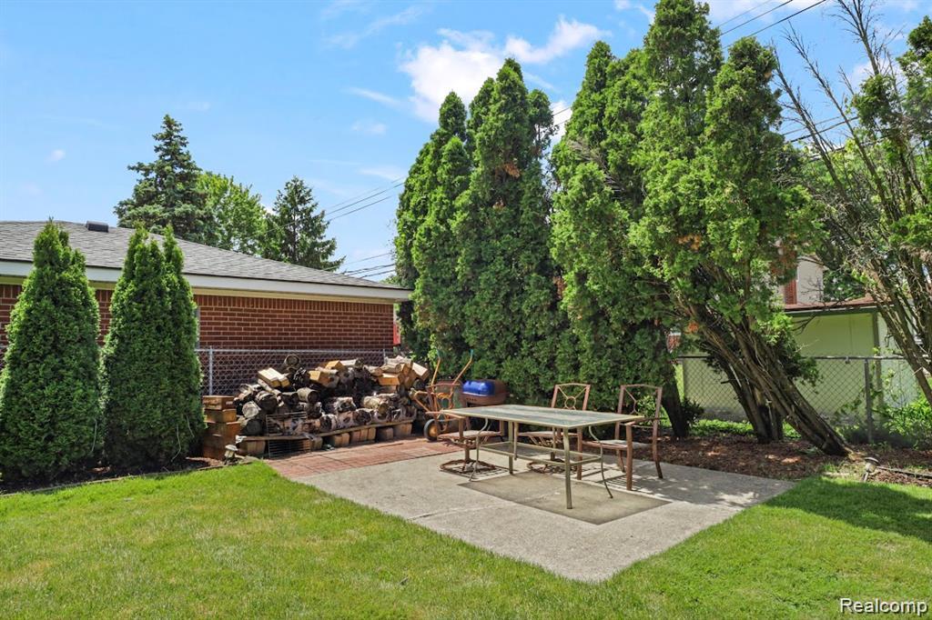 26449 Haverhill Property Photo 6