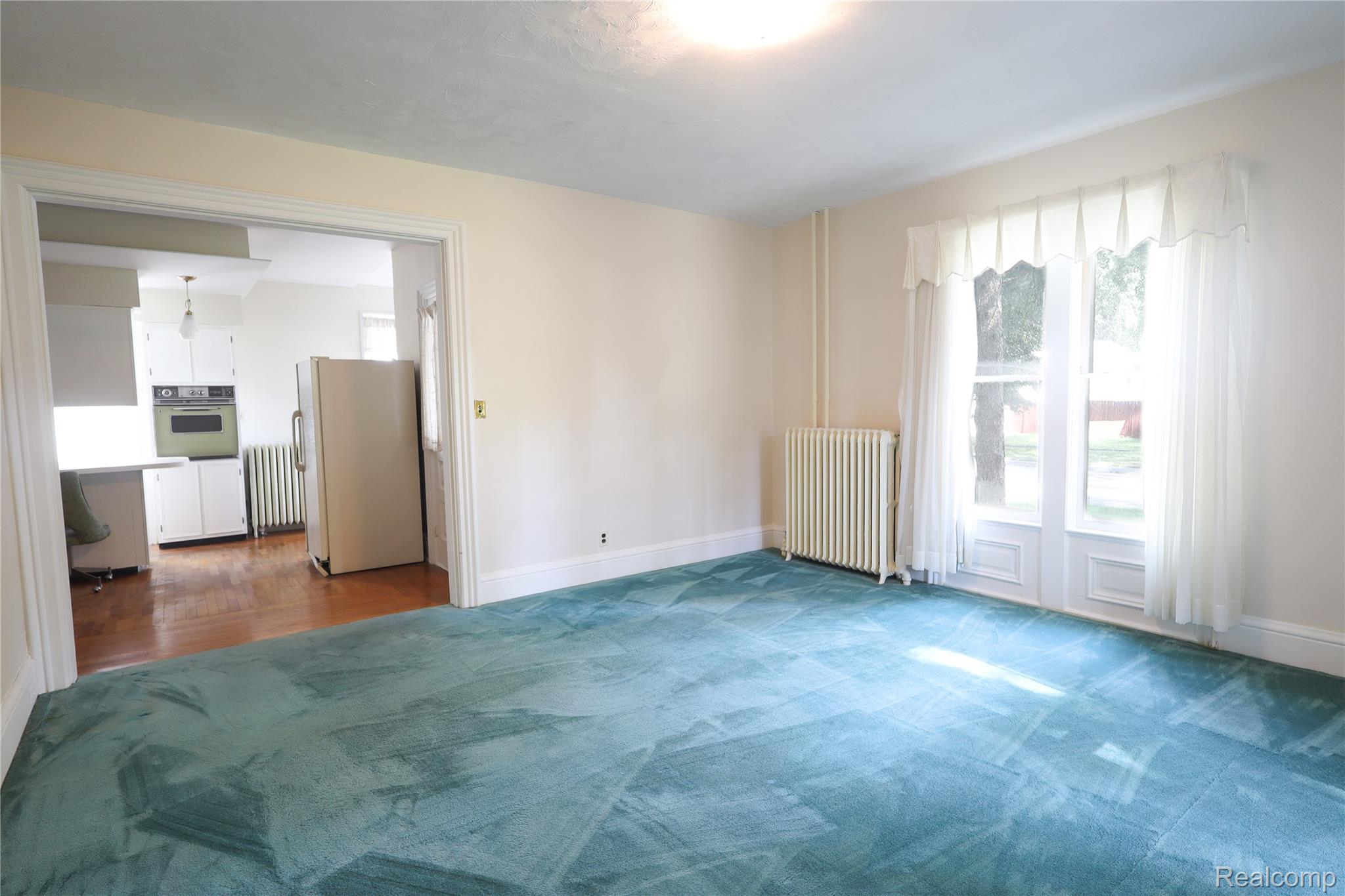 426 E 4th Street Property Photo 10