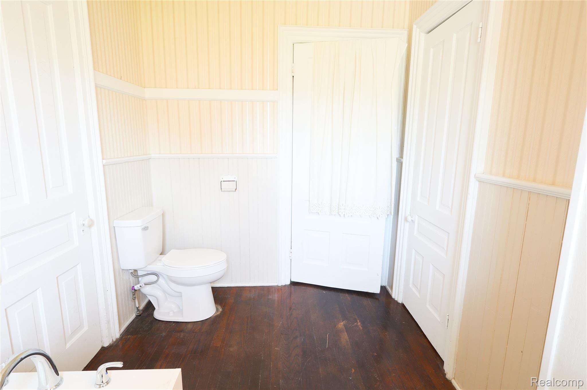 426 E 4th Street Property Photo 14
