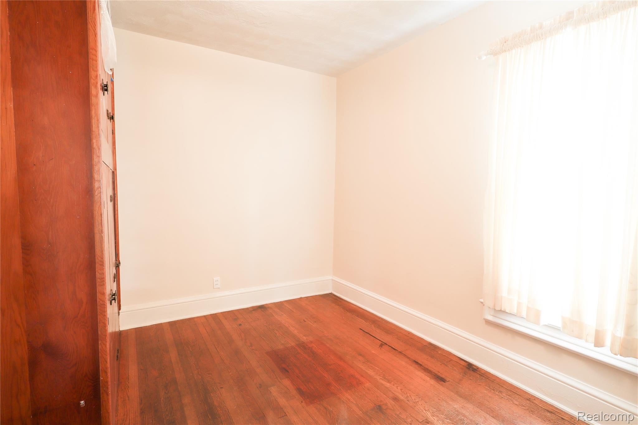 426 E 4th Street Property Photo 15