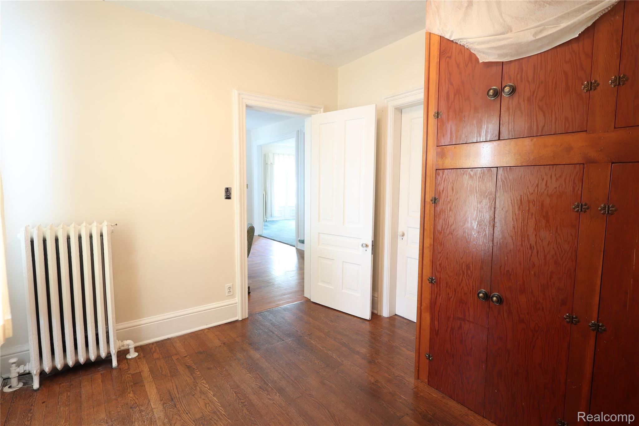 426 E 4th Street Property Photo 16