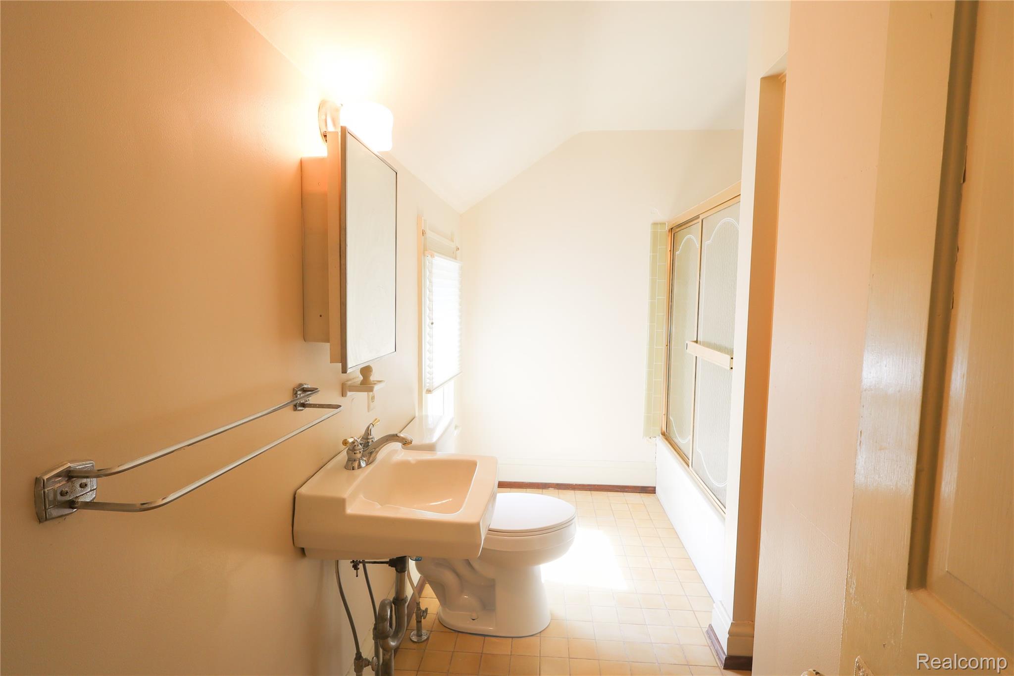 426 E 4th Street Property Photo 26