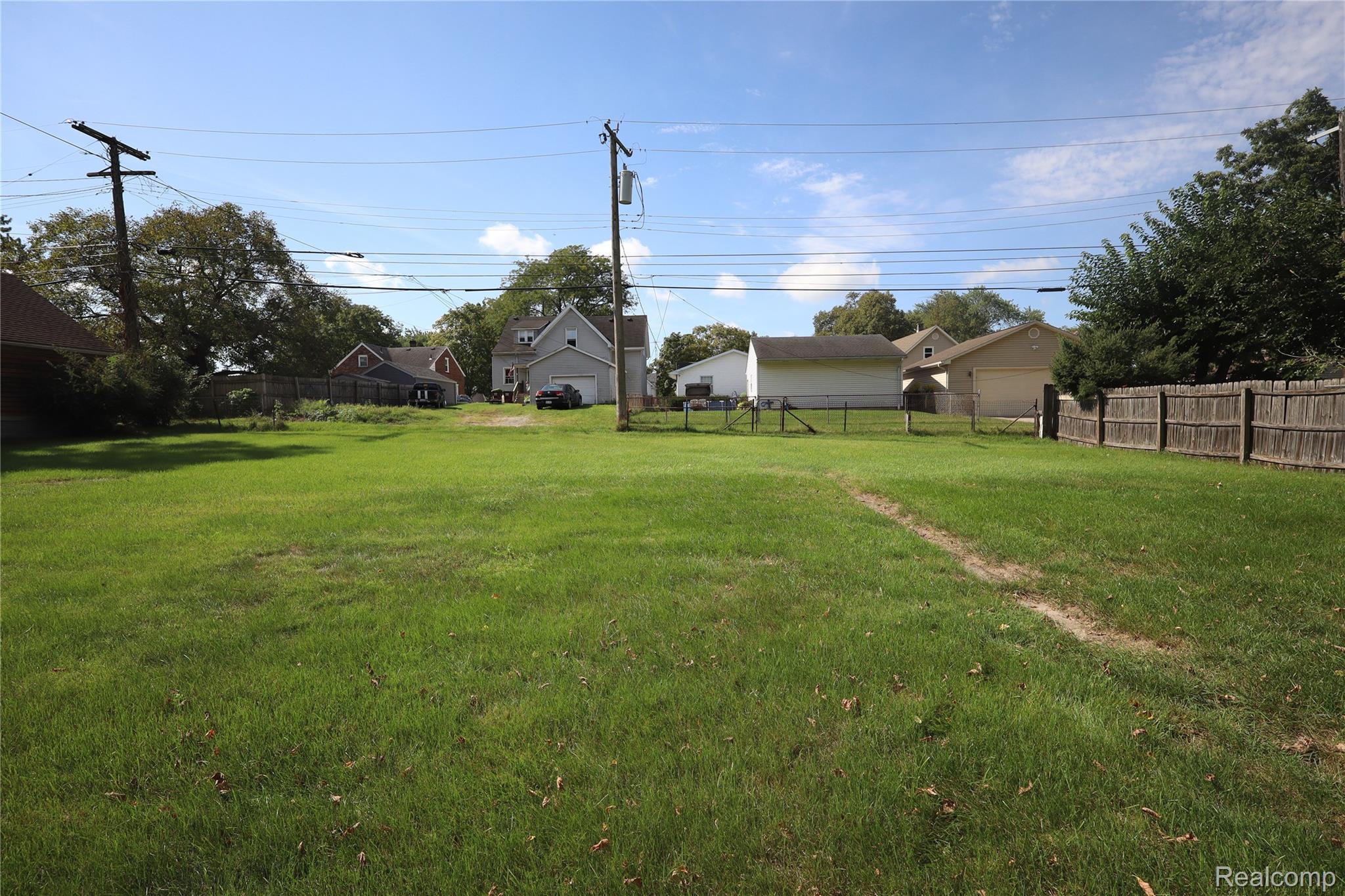 426 E 4th Street Property Photo 27
