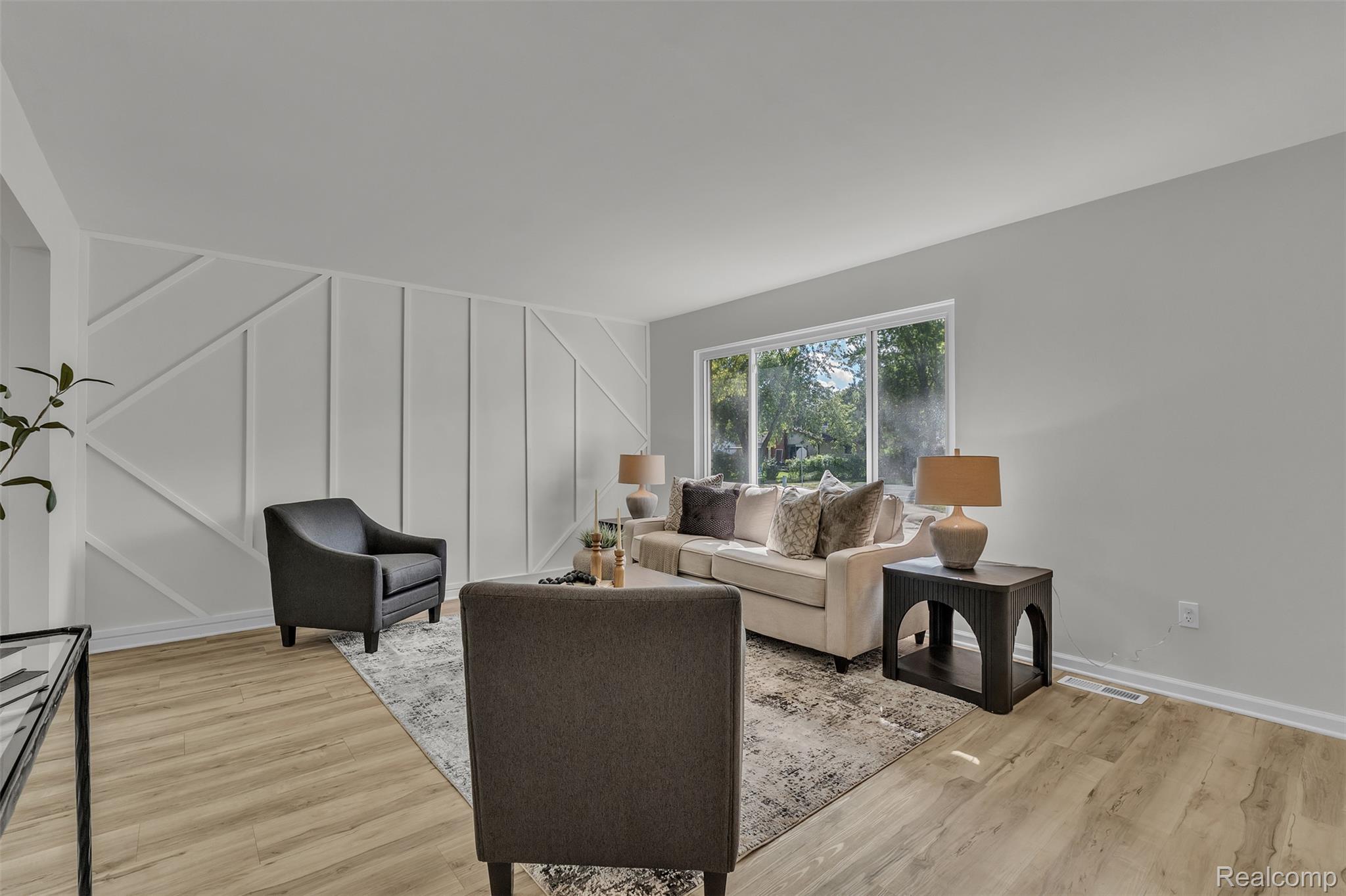 39202 Dillingham Street Property Photo 9