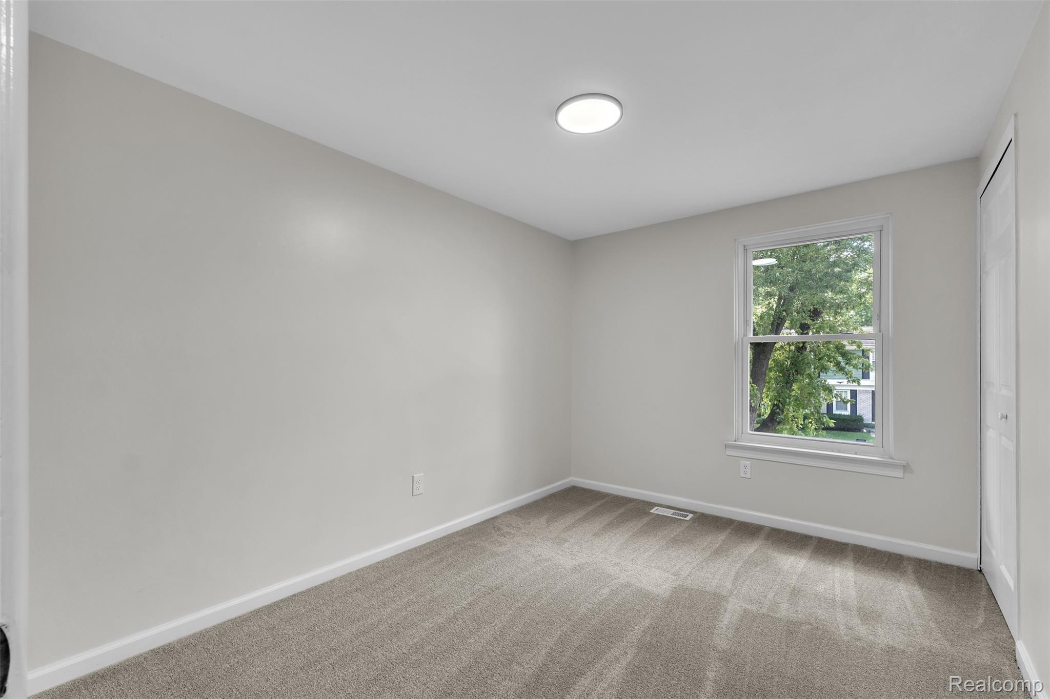39202 Dillingham Street Property Photo 32