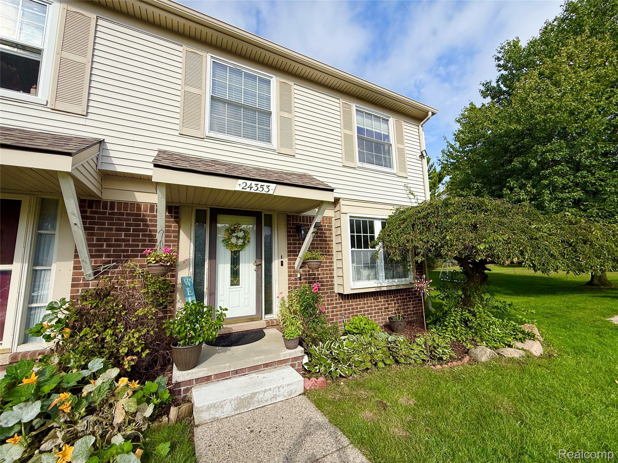 24353 Bashian Drive Property Photo 1