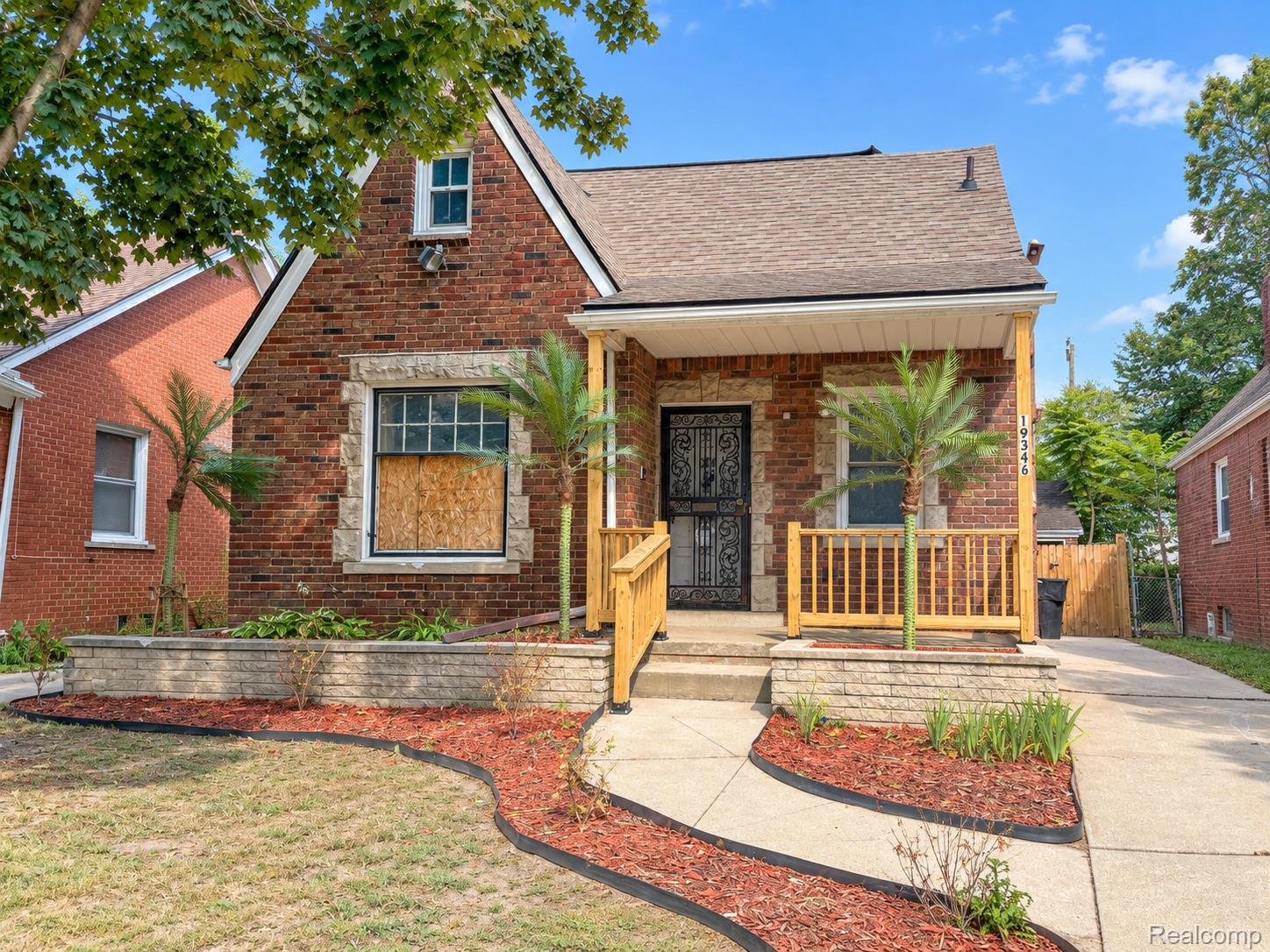 19346 Westphalia Street Property Photo 1