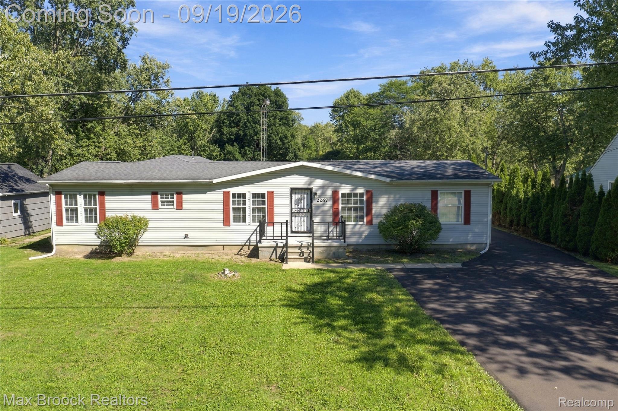 2267 Howe Road Property Photo 1
