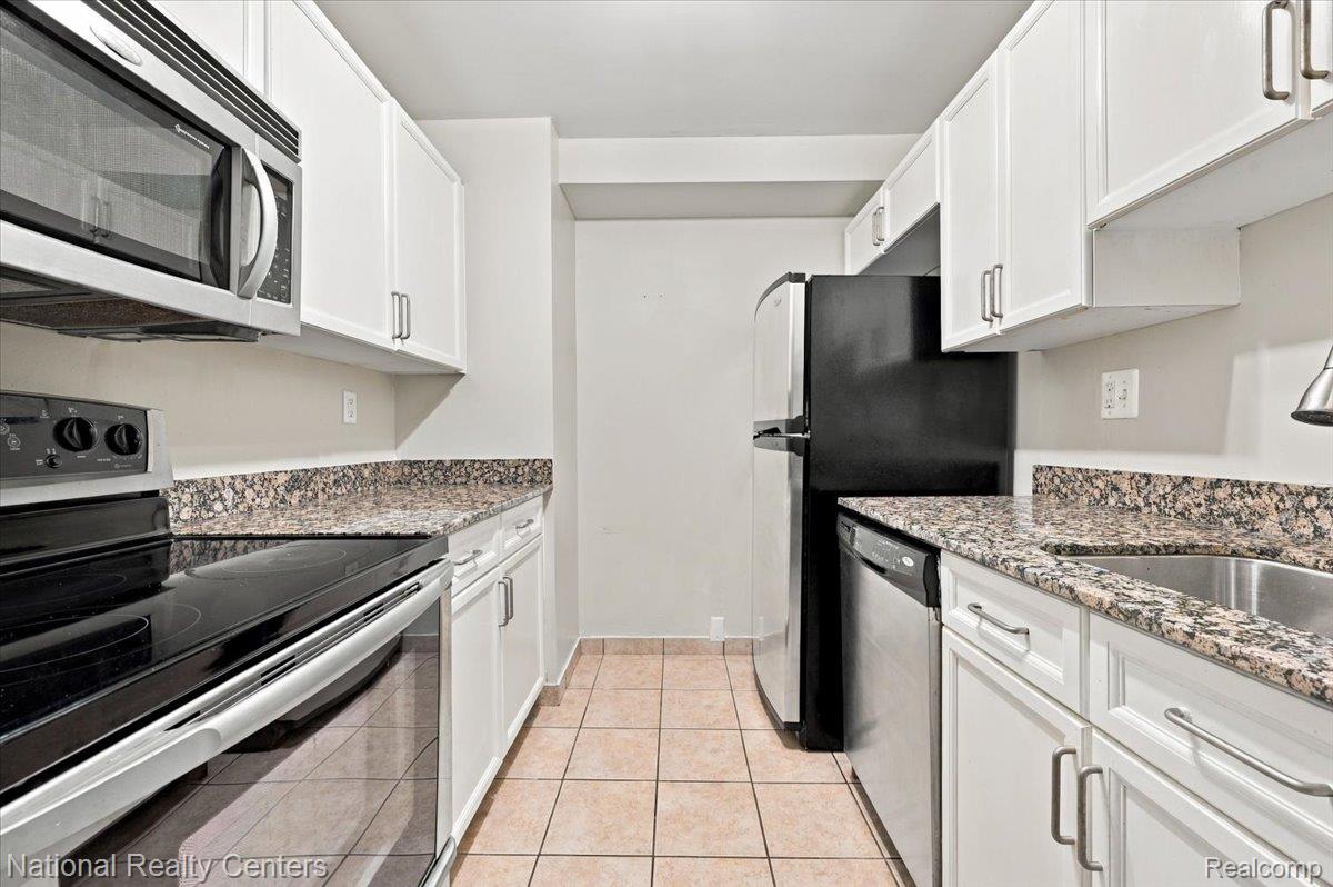 1001 W Jefferson Ave. 23f Property Photo 3