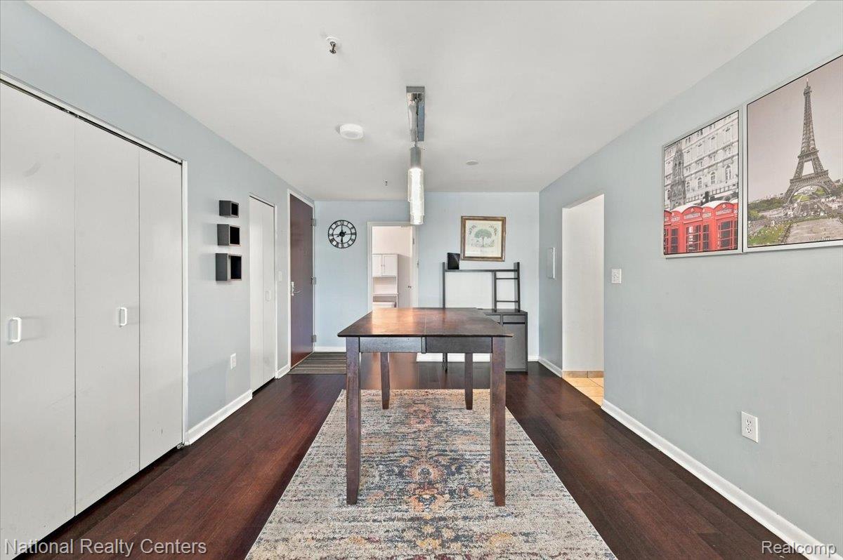1001 W Jefferson Ave. 23f Property Photo 4