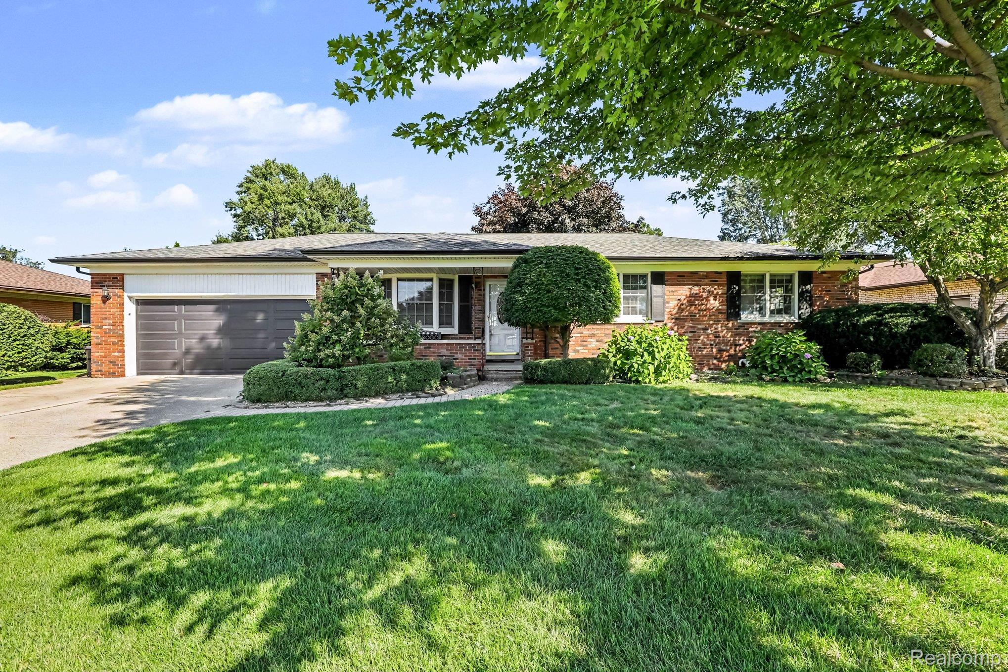 37158 Almont Drive Property Photo 2