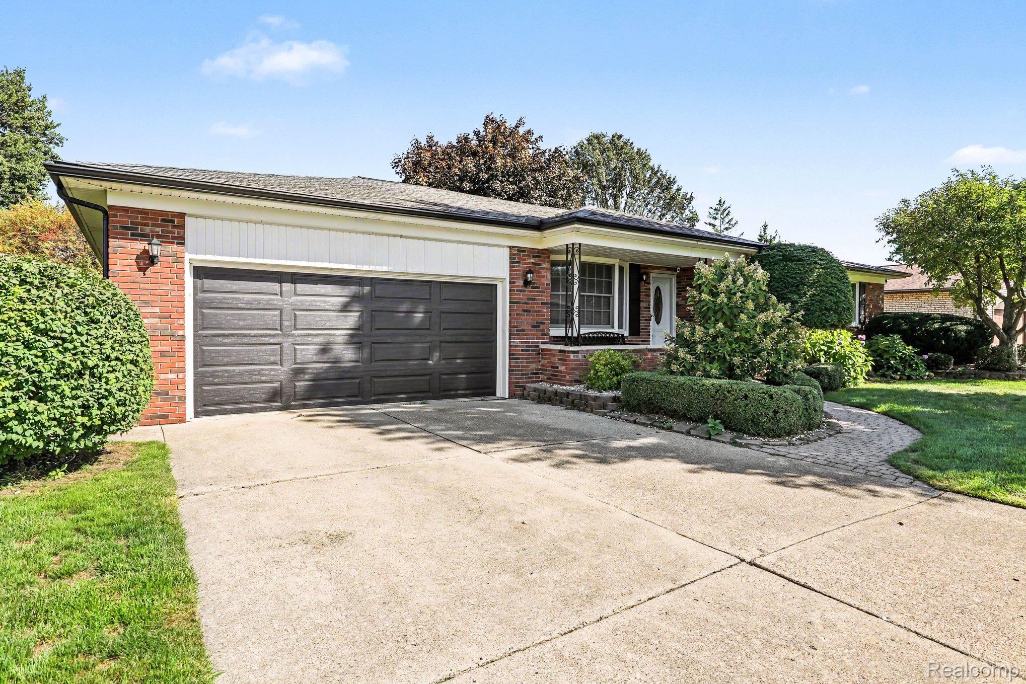 37158 Almont Drive Property Photo 4