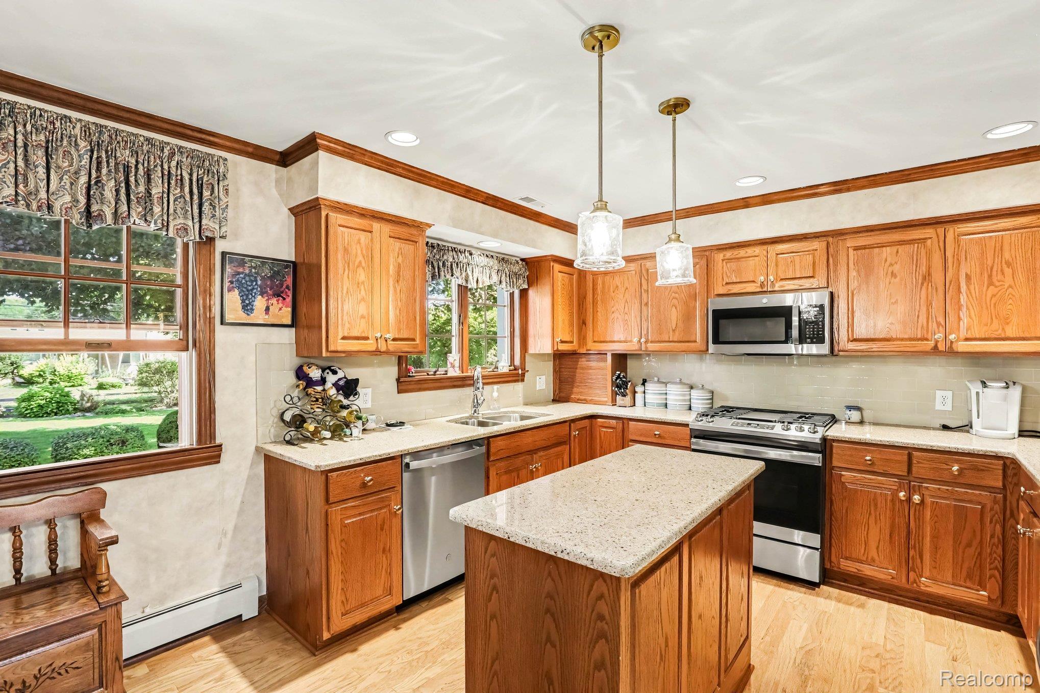 37158 Almont Drive Property Photo 7