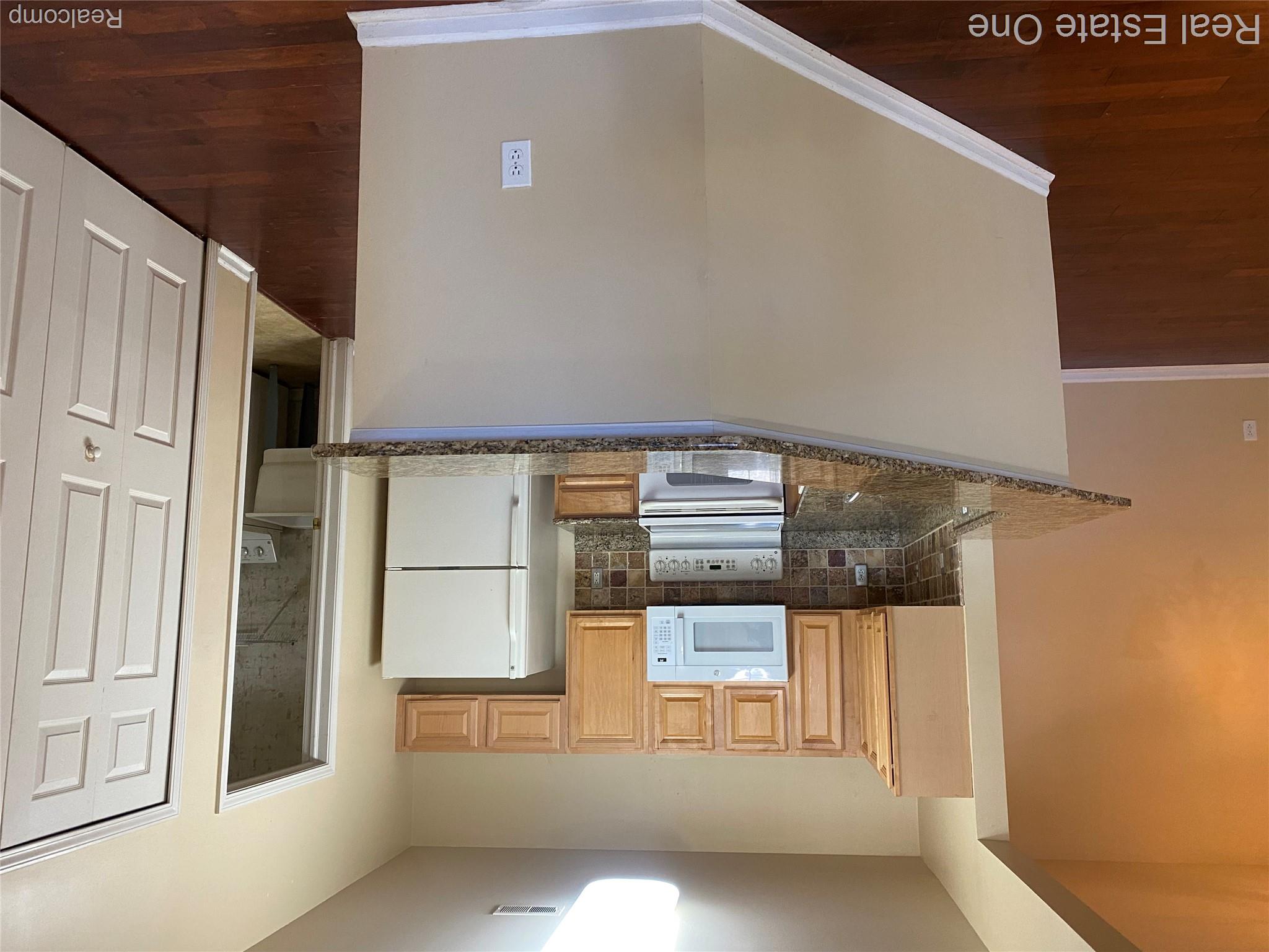 16891 Dover Drive Property Photo 3