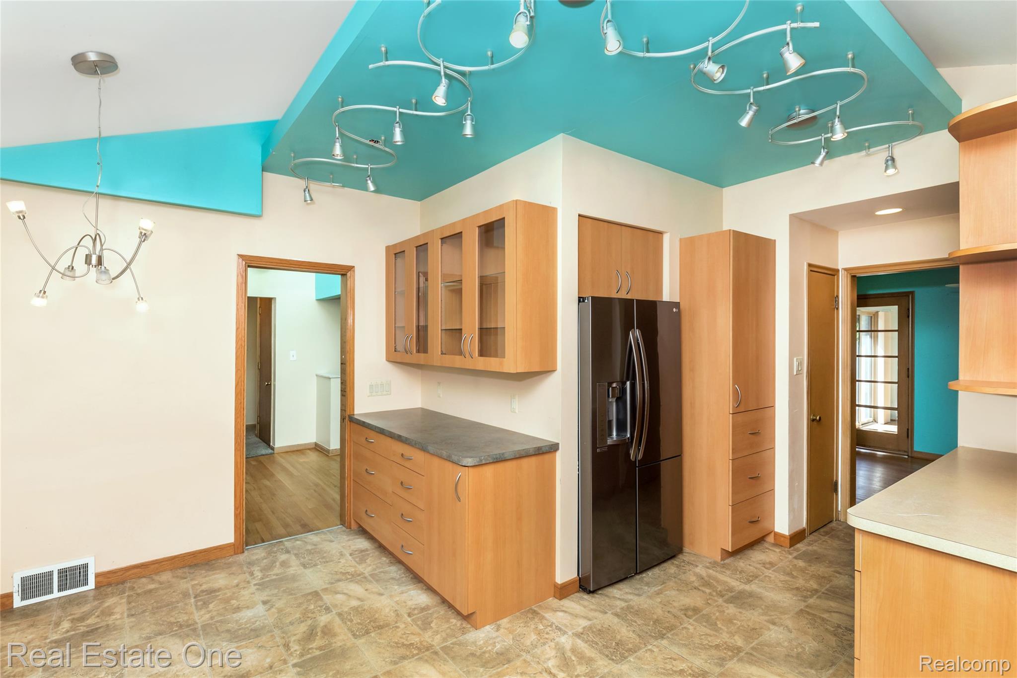25313 Scotia Road Property Photo 6