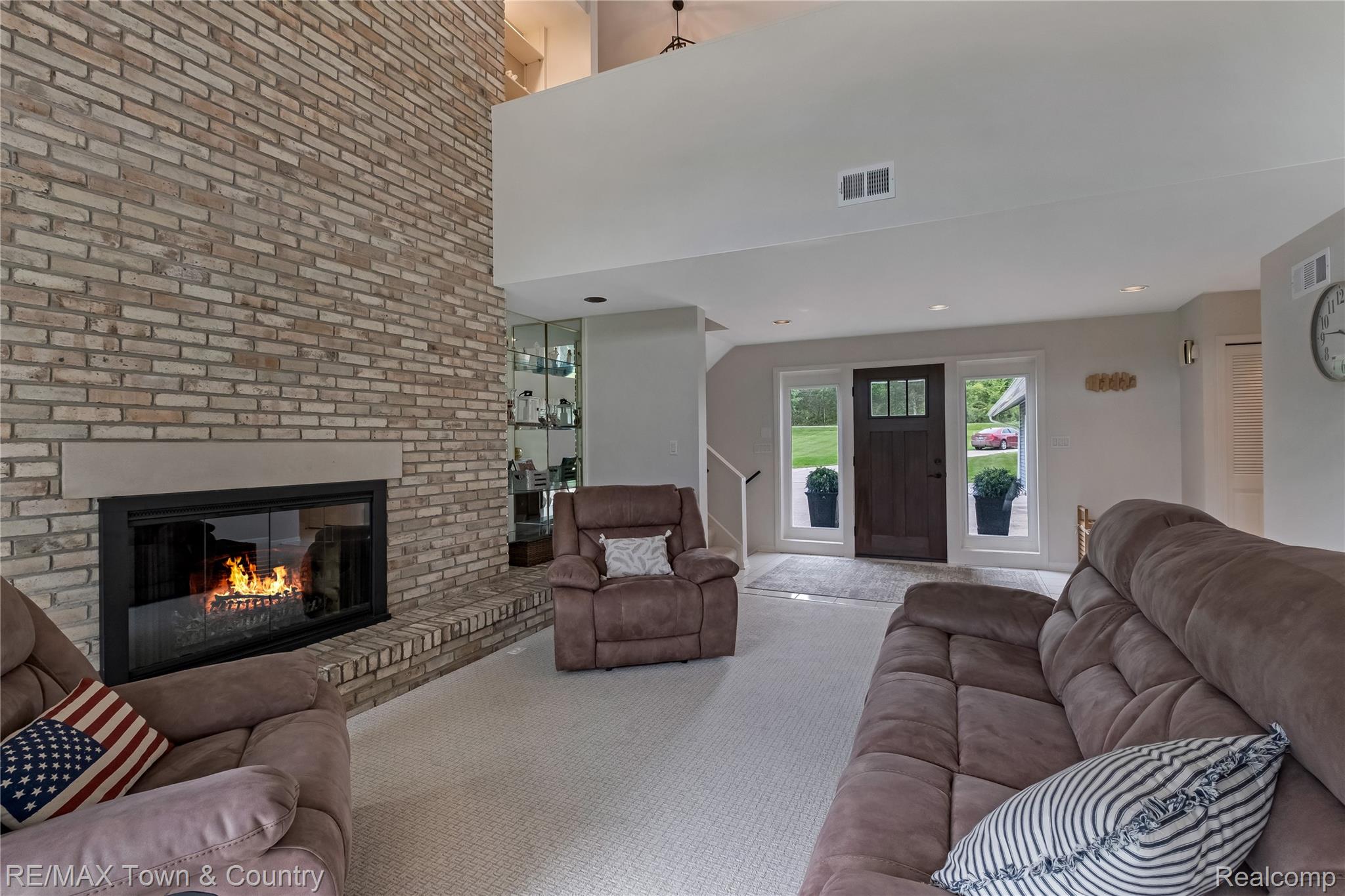 7492 River Road Property Photo 6