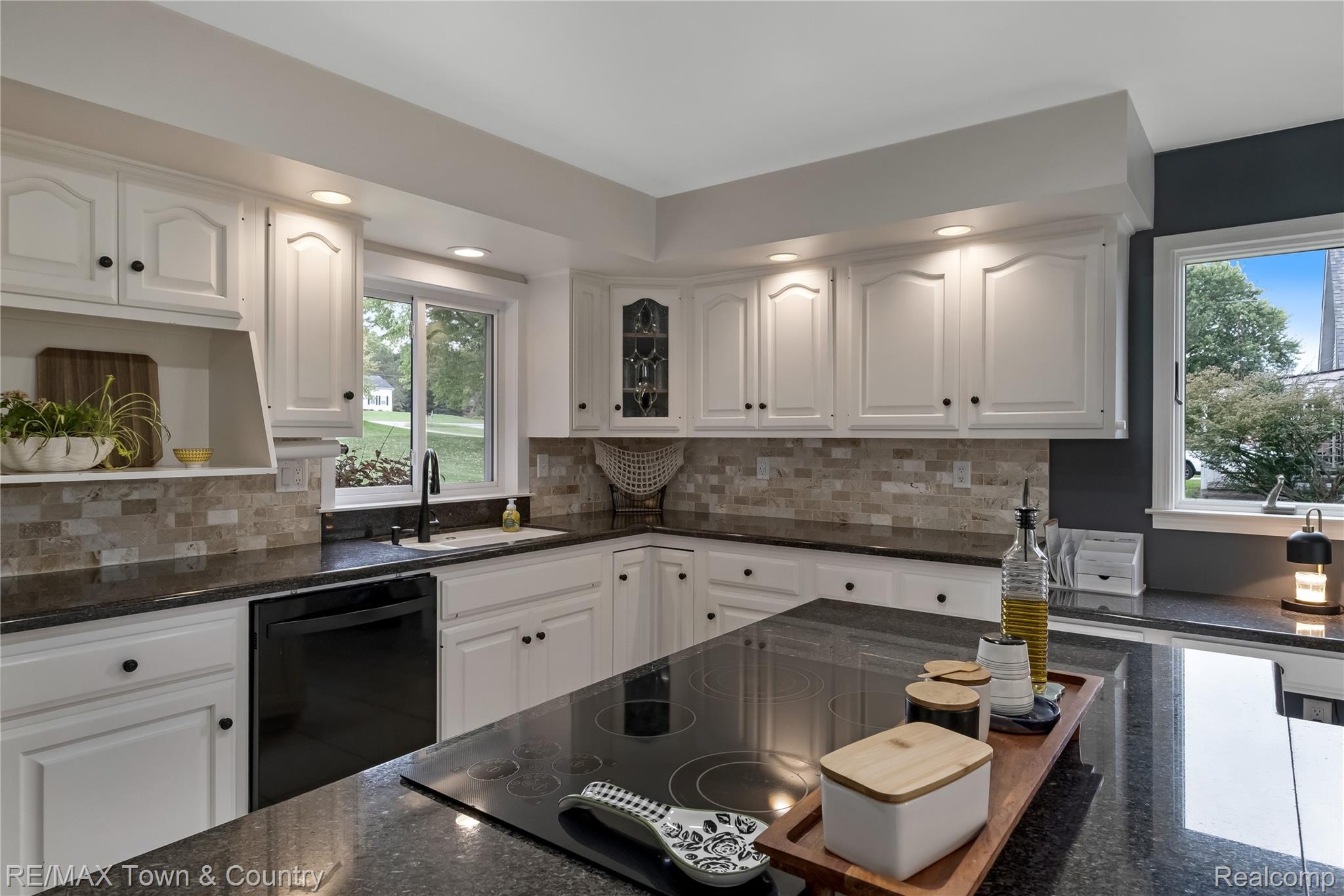 7492 River Road Property Photo 14