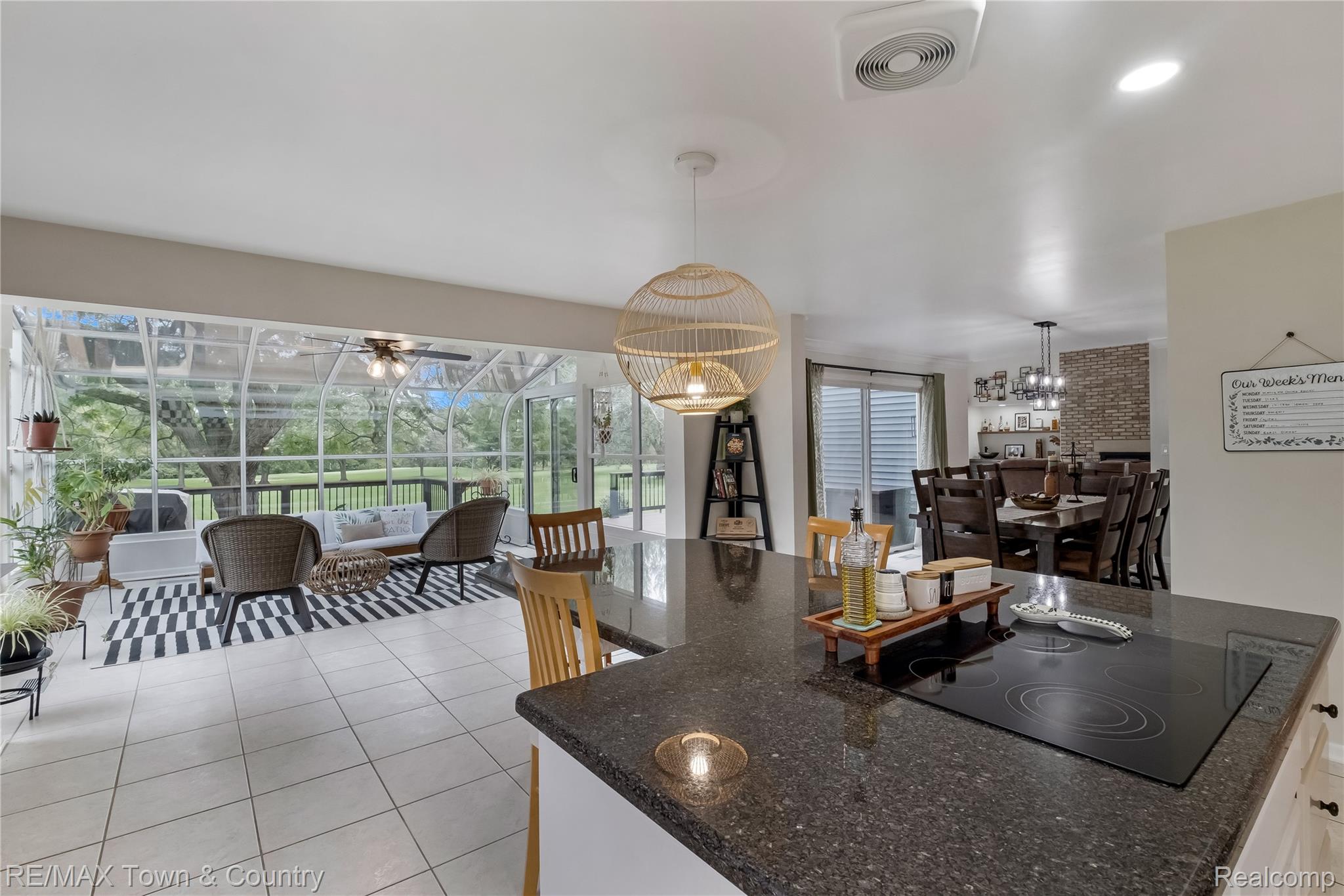 7492 River Road Property Photo 17