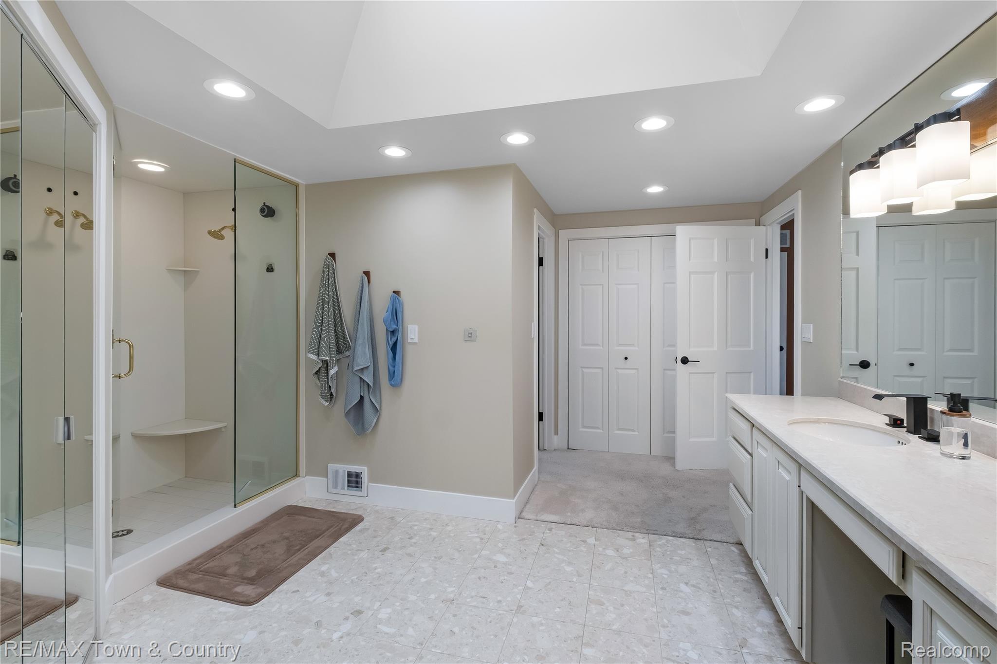 7492 River Road Property Photo 28