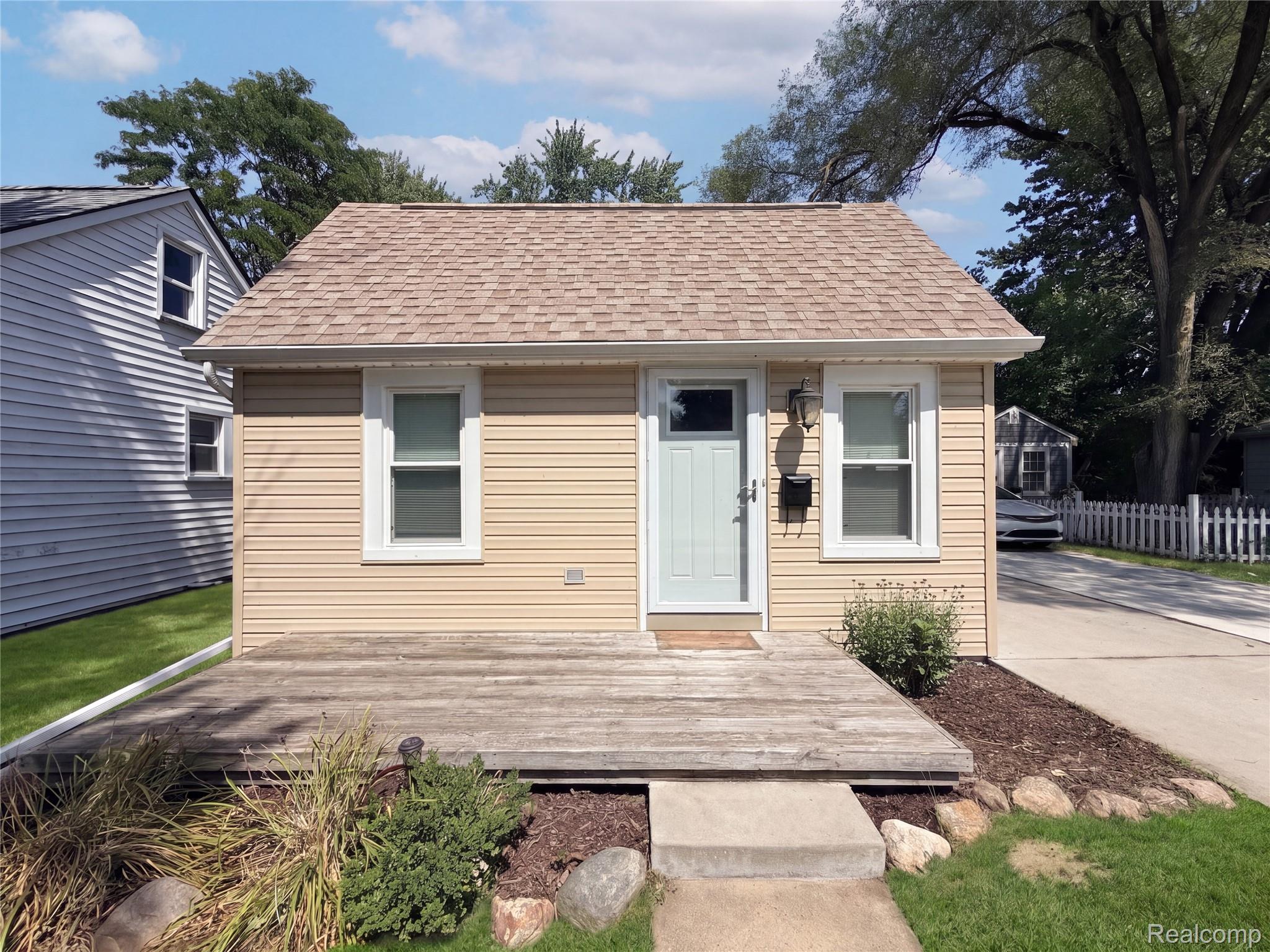 20919 Hollywood Street Property Photo 1