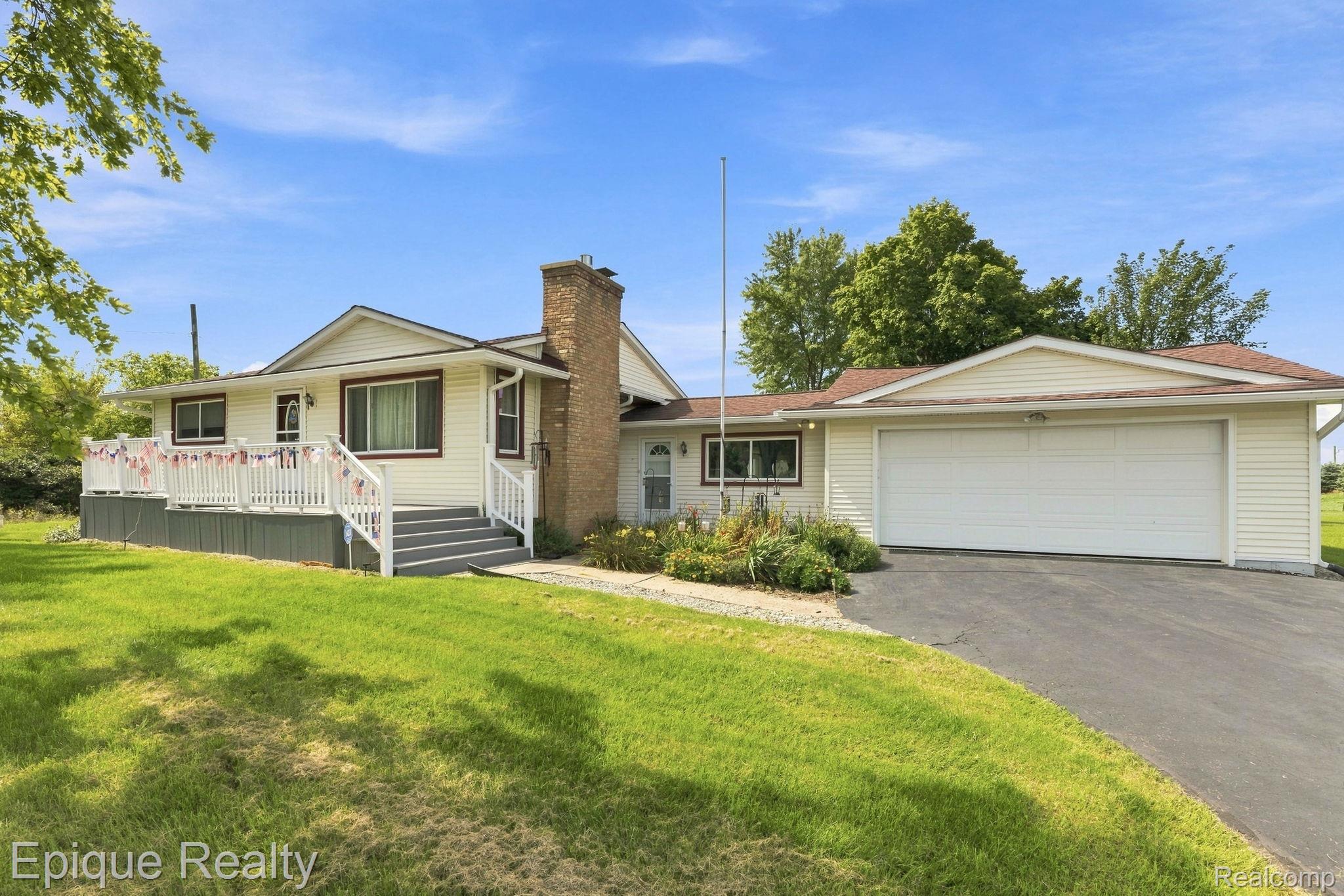 10091 N Genesee Road Property Photo 1