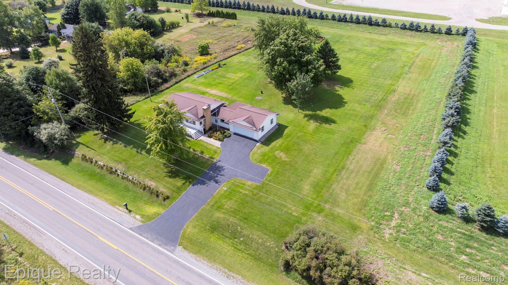 10091 N Genesee Road Property Photo 2
