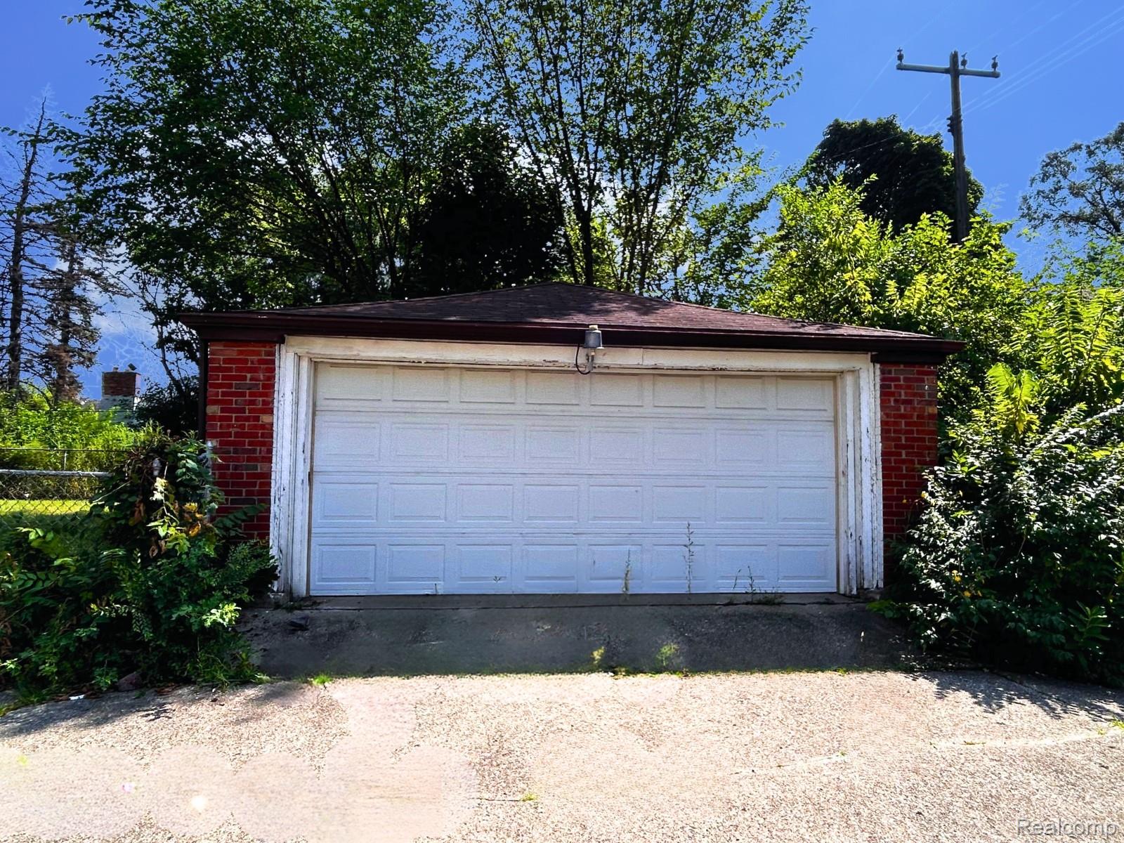 7275 W Outer Drive Property Photo 4