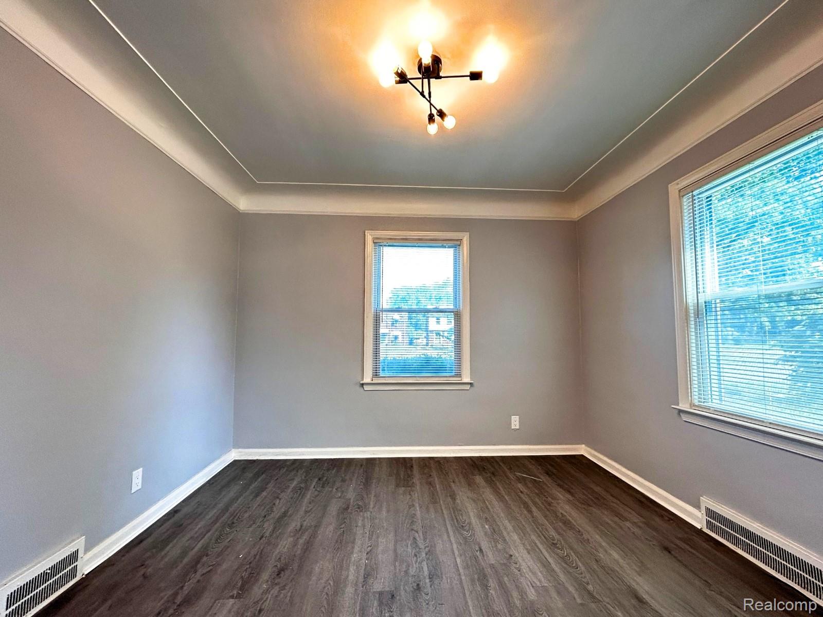 7275 W Outer Drive Property Photo 17