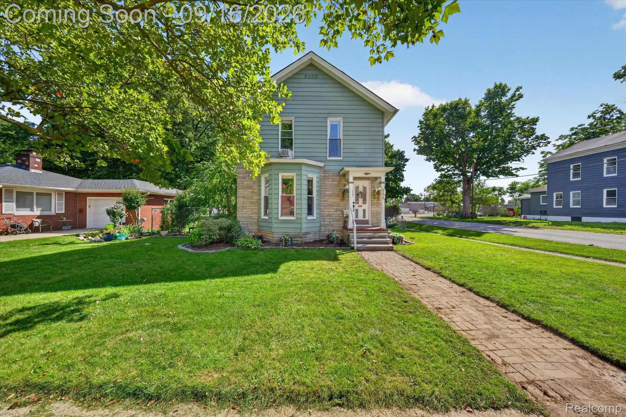 202 E Saint Clair Street Property Photo 2