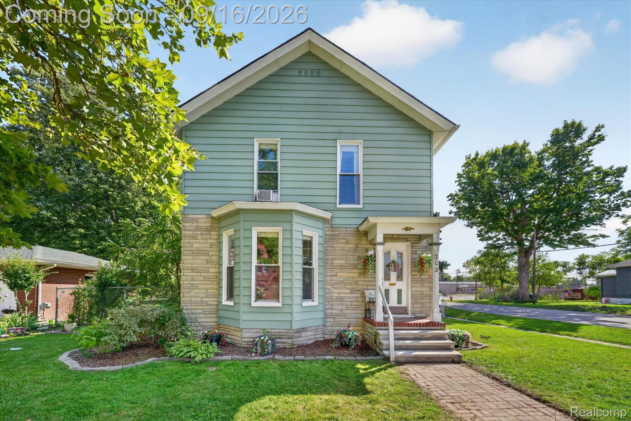 202 E Saint Clair Street Property Photo 4
