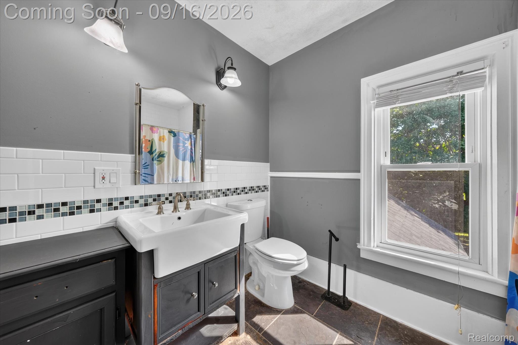 202 E Saint Clair Street Property Photo 23