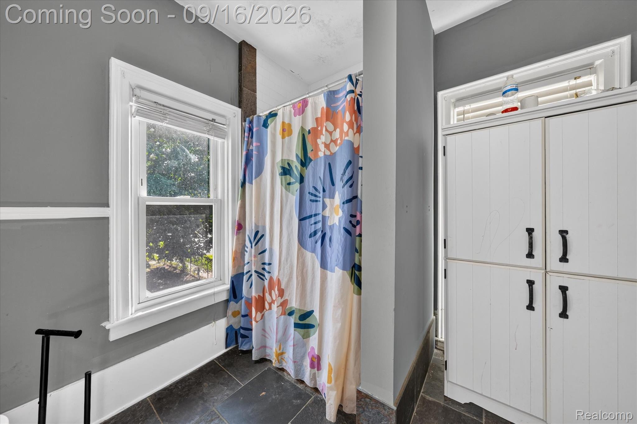 202 E Saint Clair Street Property Photo 24