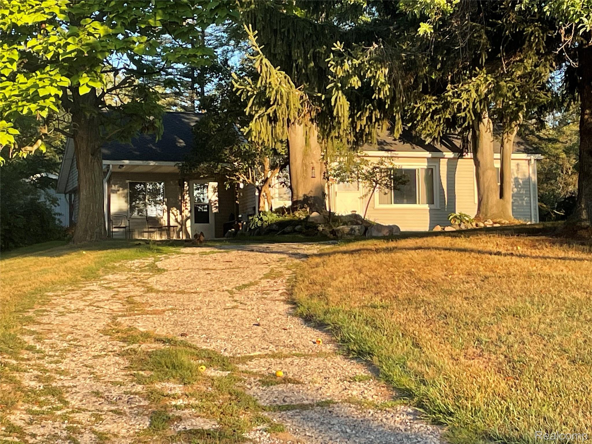 855 N Van Dyke Road Property Photo 1