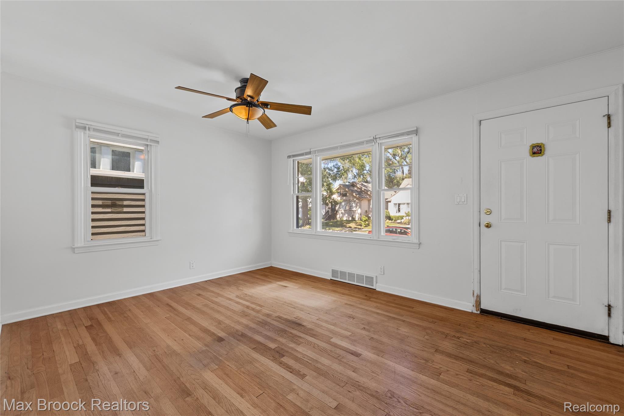 450 E Maplehurst Street Property Photo 3
