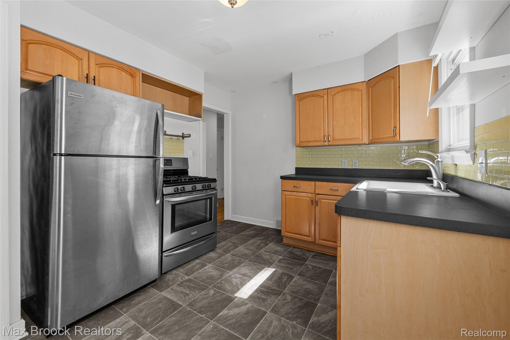 450 E Maplehurst Street Property Photo 5