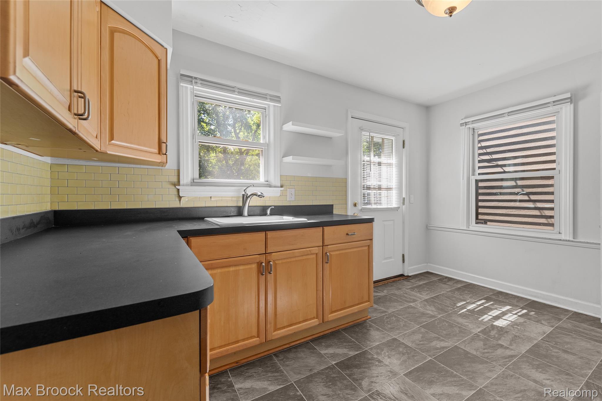 450 E Maplehurst Street Property Photo 6